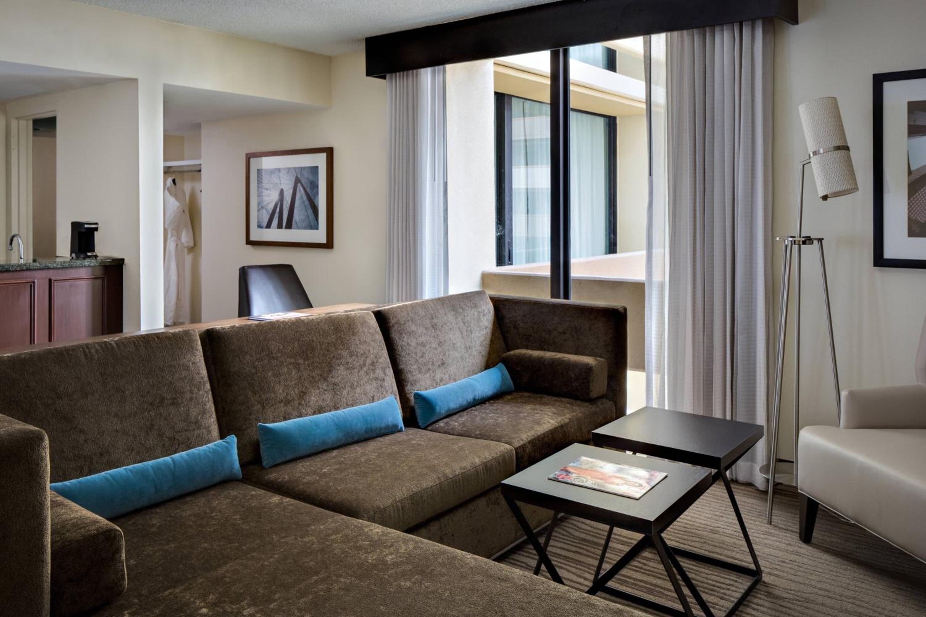 One-Bedroom King Suite with Sofa Bed and City View - Mobility/Hearing Accessible with Roll-In Shower photo 2