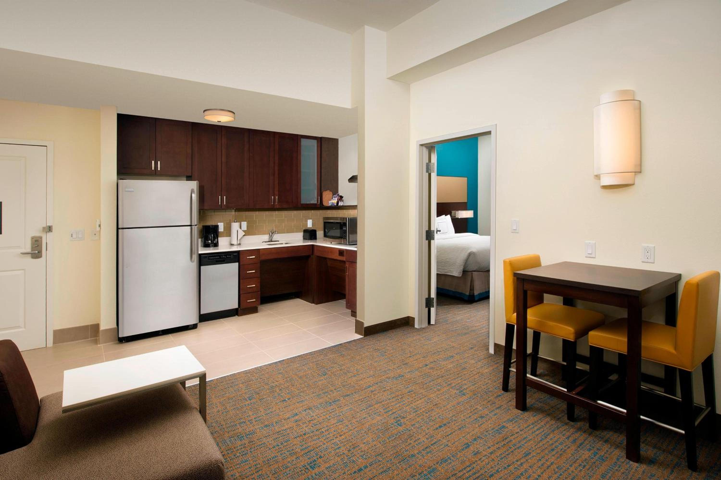 One-Bedroom King Suite thumbnail 5