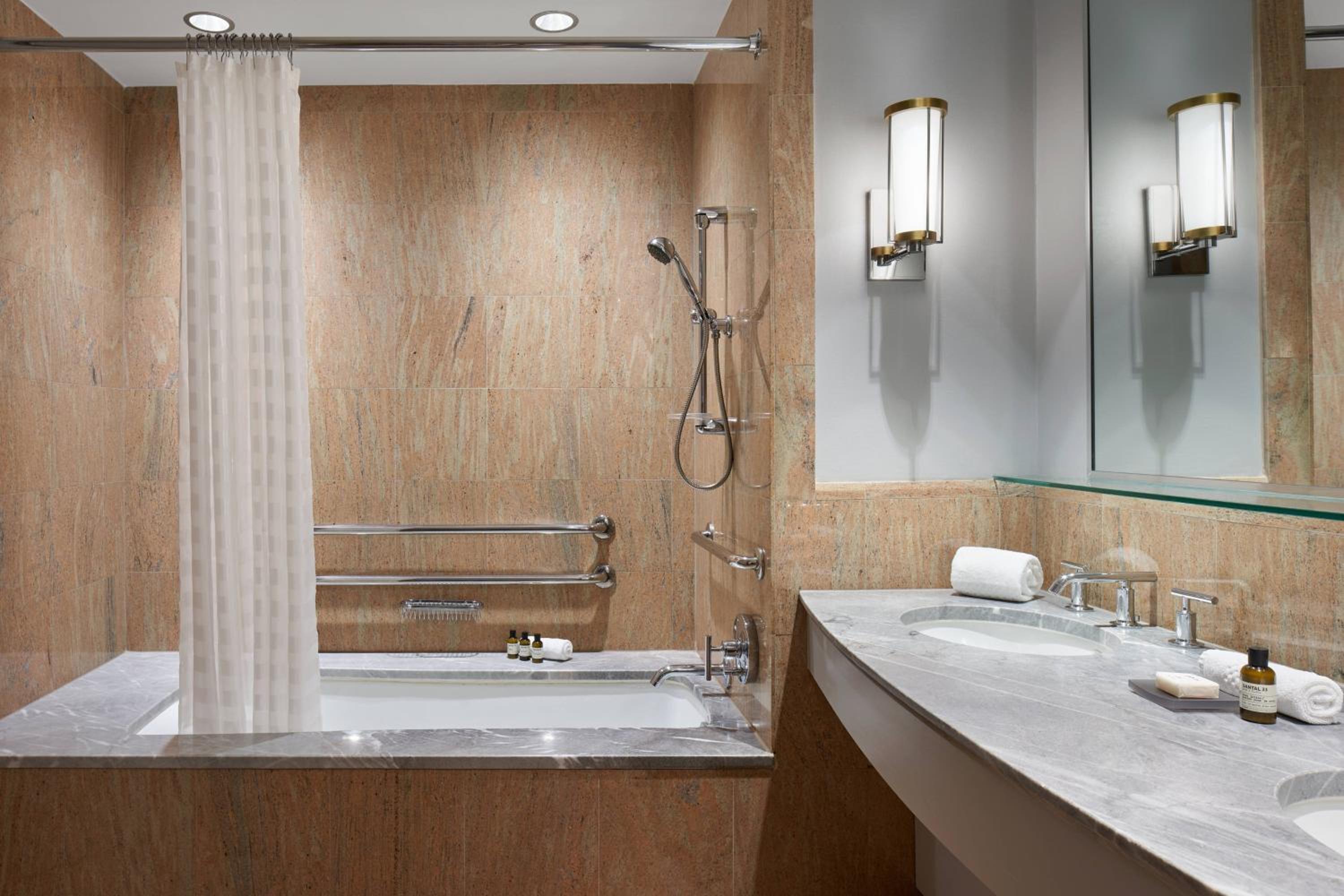 Deluxe King Guest Room - Photo 4