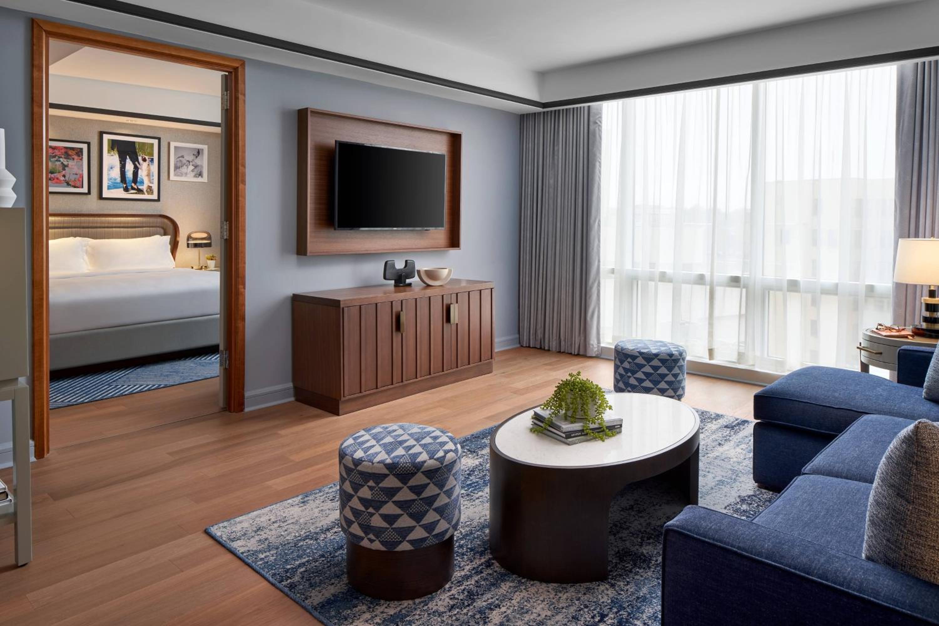 One Bedroom Executive suite with king bed and sofa bed - Photo 4