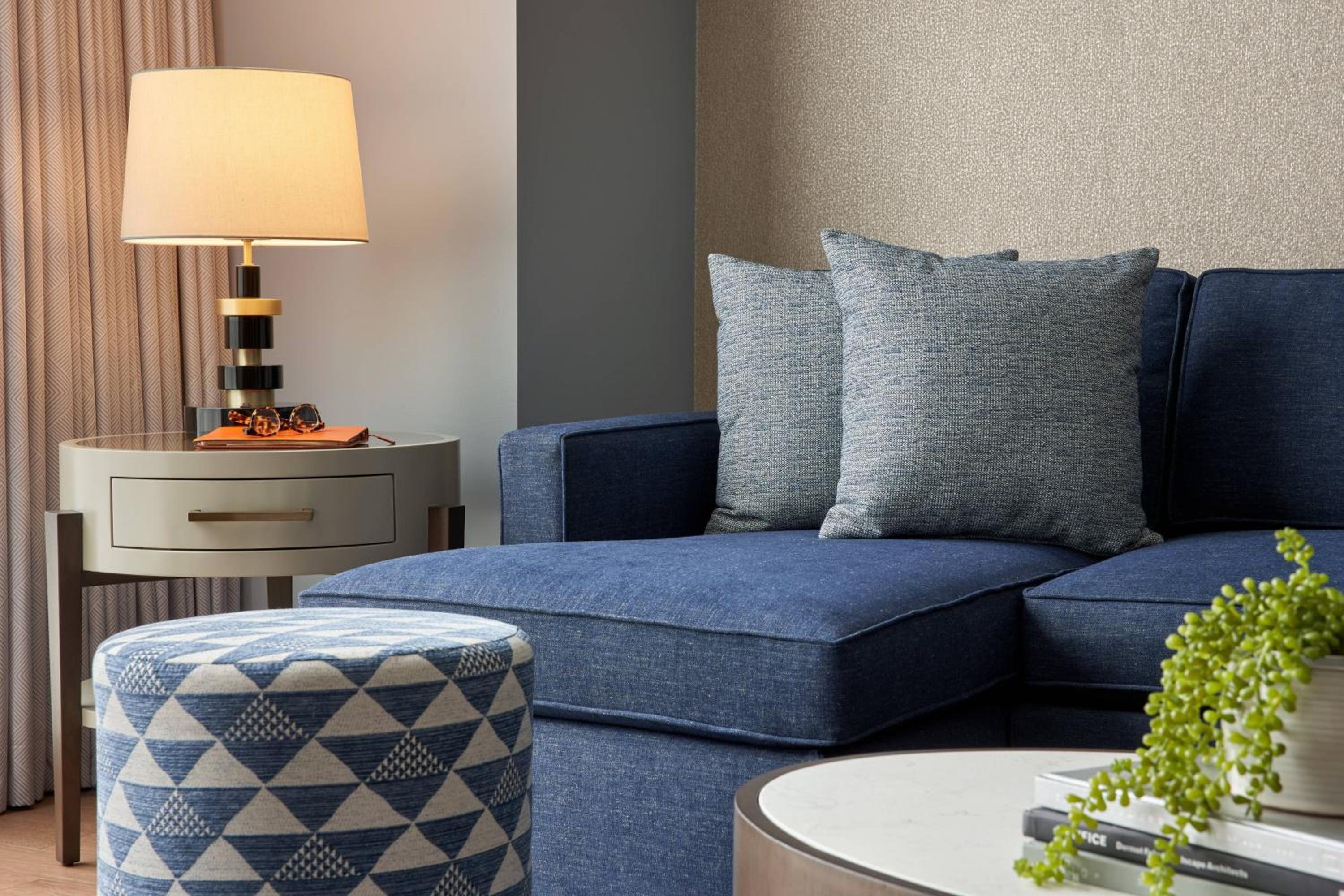One Bedroom Executive suite with king bed and sofa bed - Photo 3