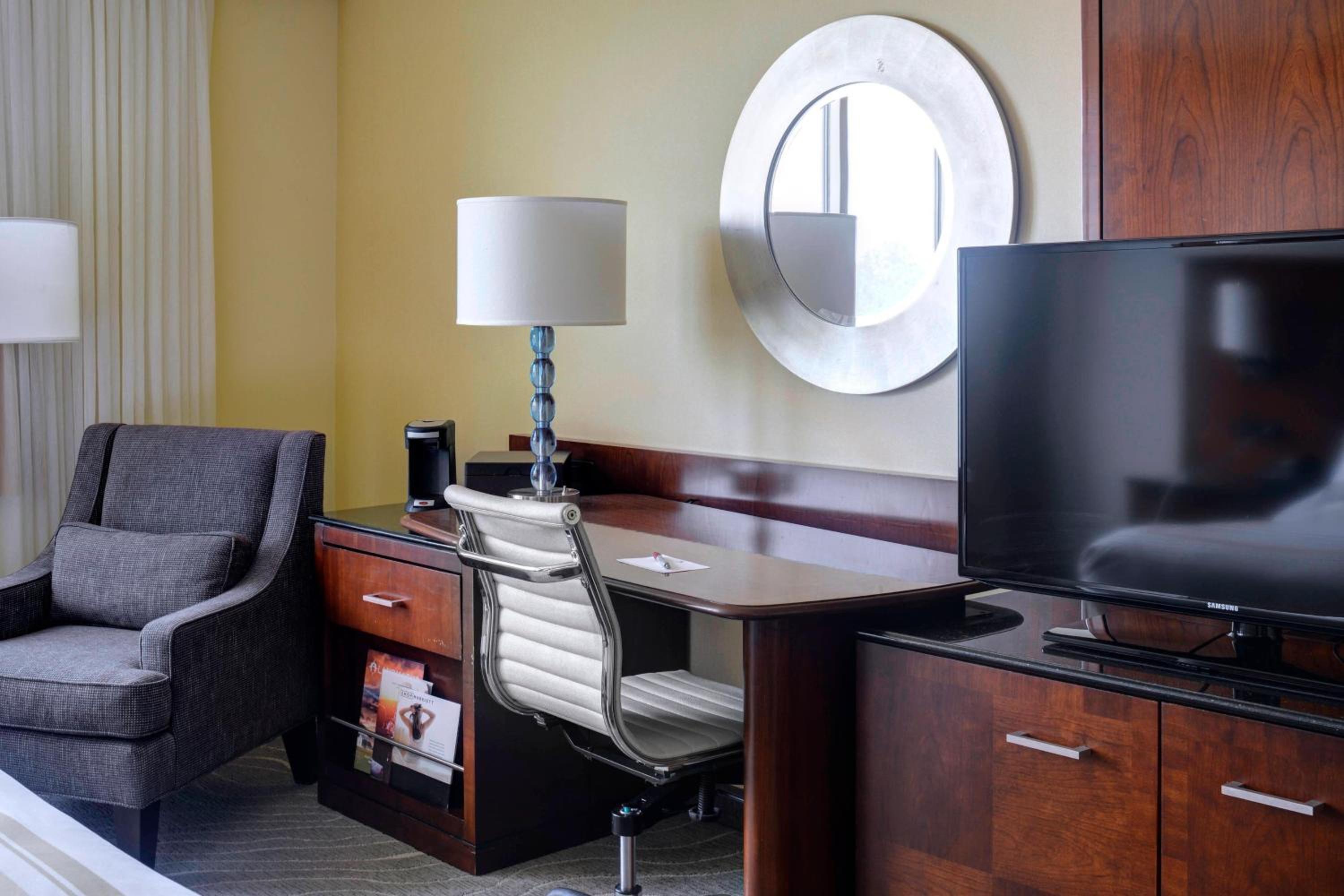 Guest Room with Two Double Beds - Photo 2