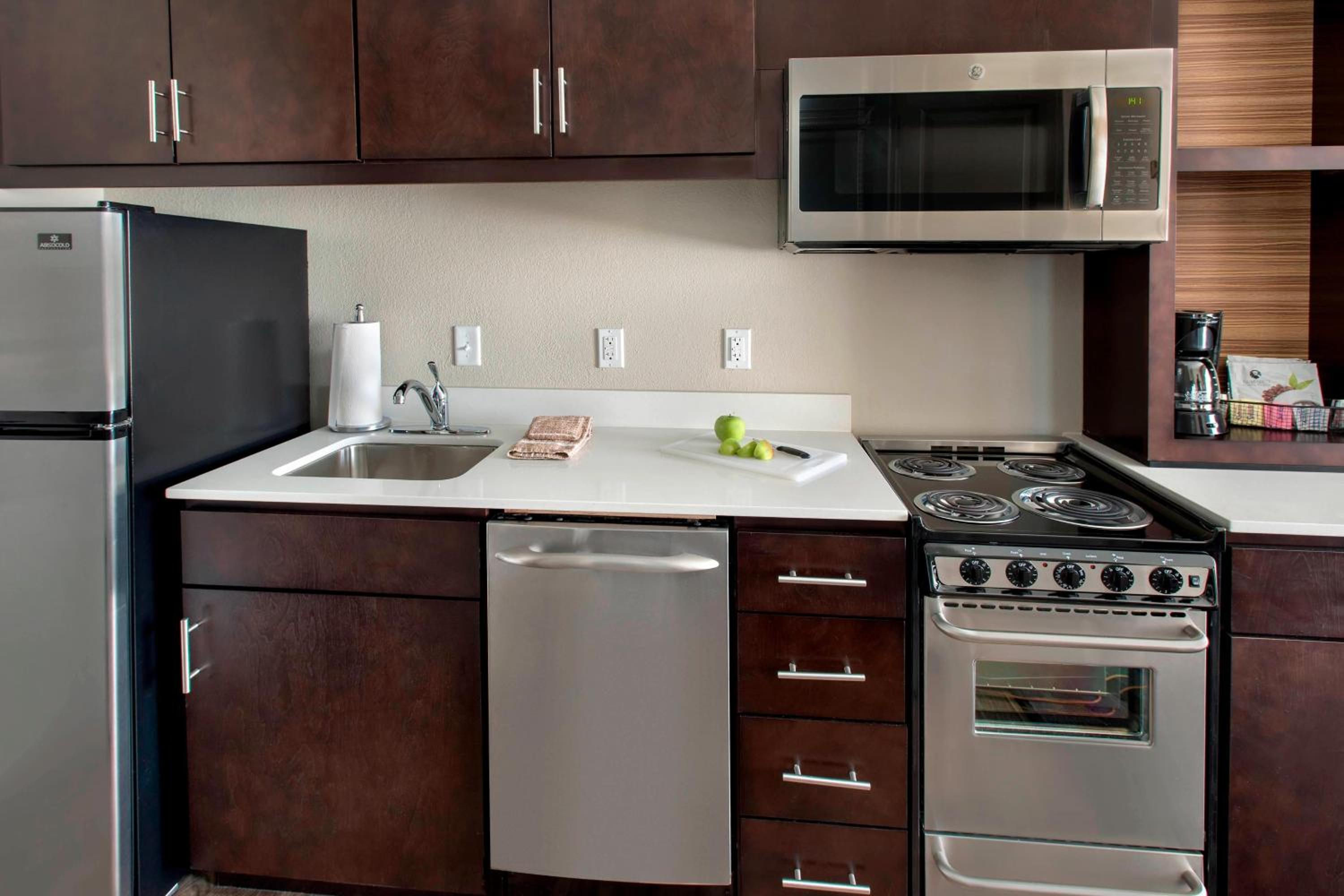 One-Bedroom Queen Suite