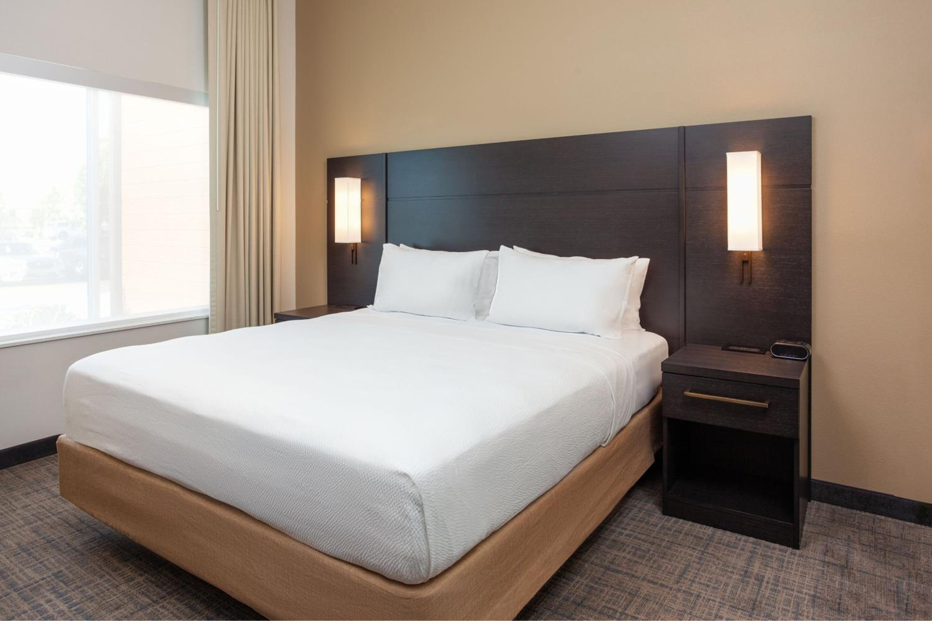 One-Bedroom King Suite with Sofa Bed - Mobility Accessible with Tub