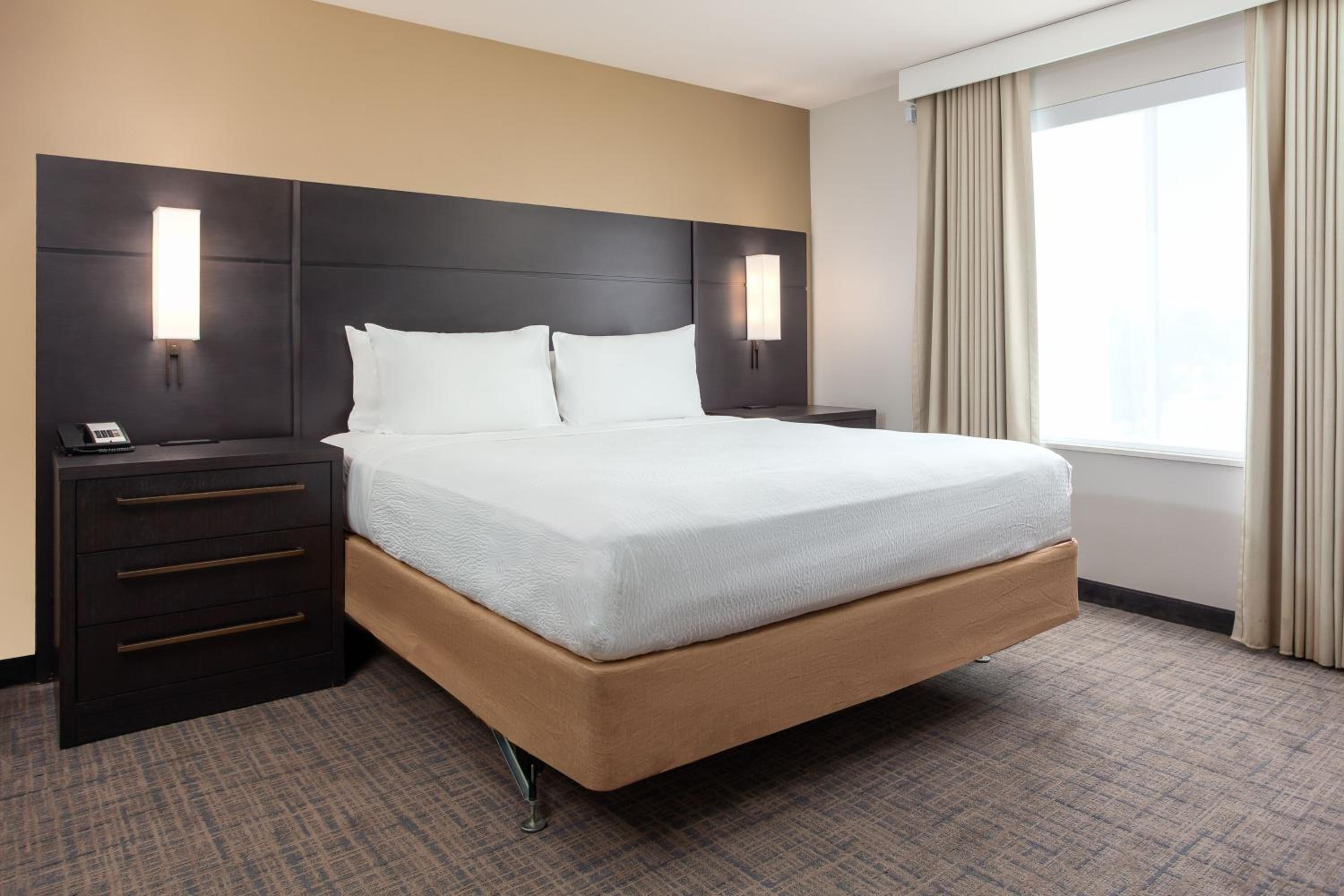 Two-Bedroom Suite - Hearing Accessible photo 3