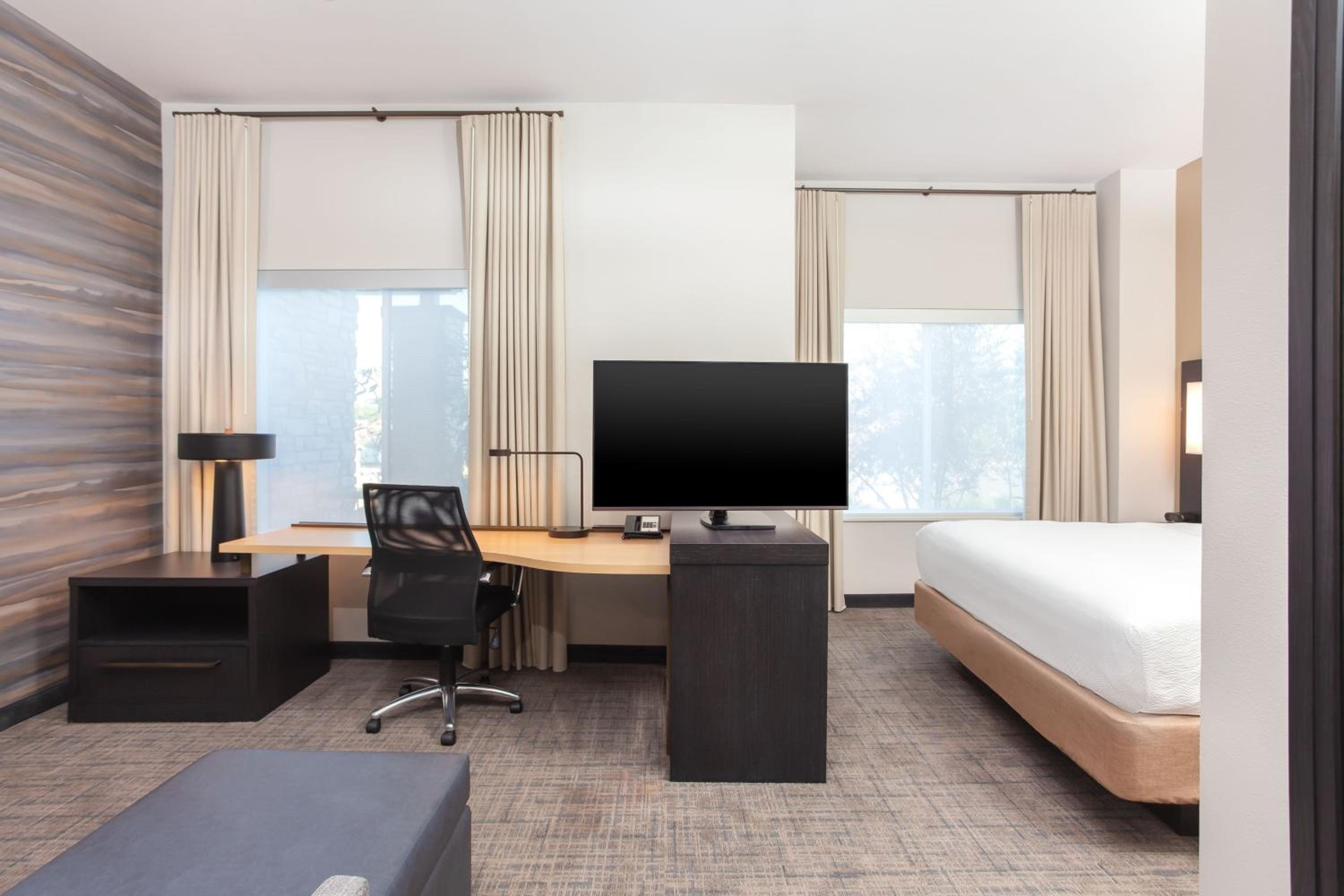 King Studio Suite with Sofa Bed - Hearing Accessible photo 2