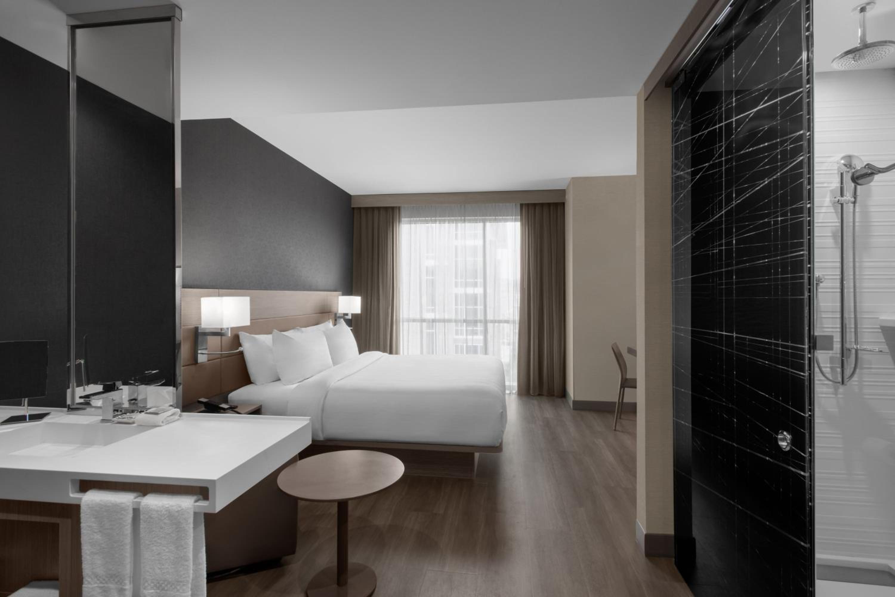 Standard, Guest room, 1 King - Photo 2