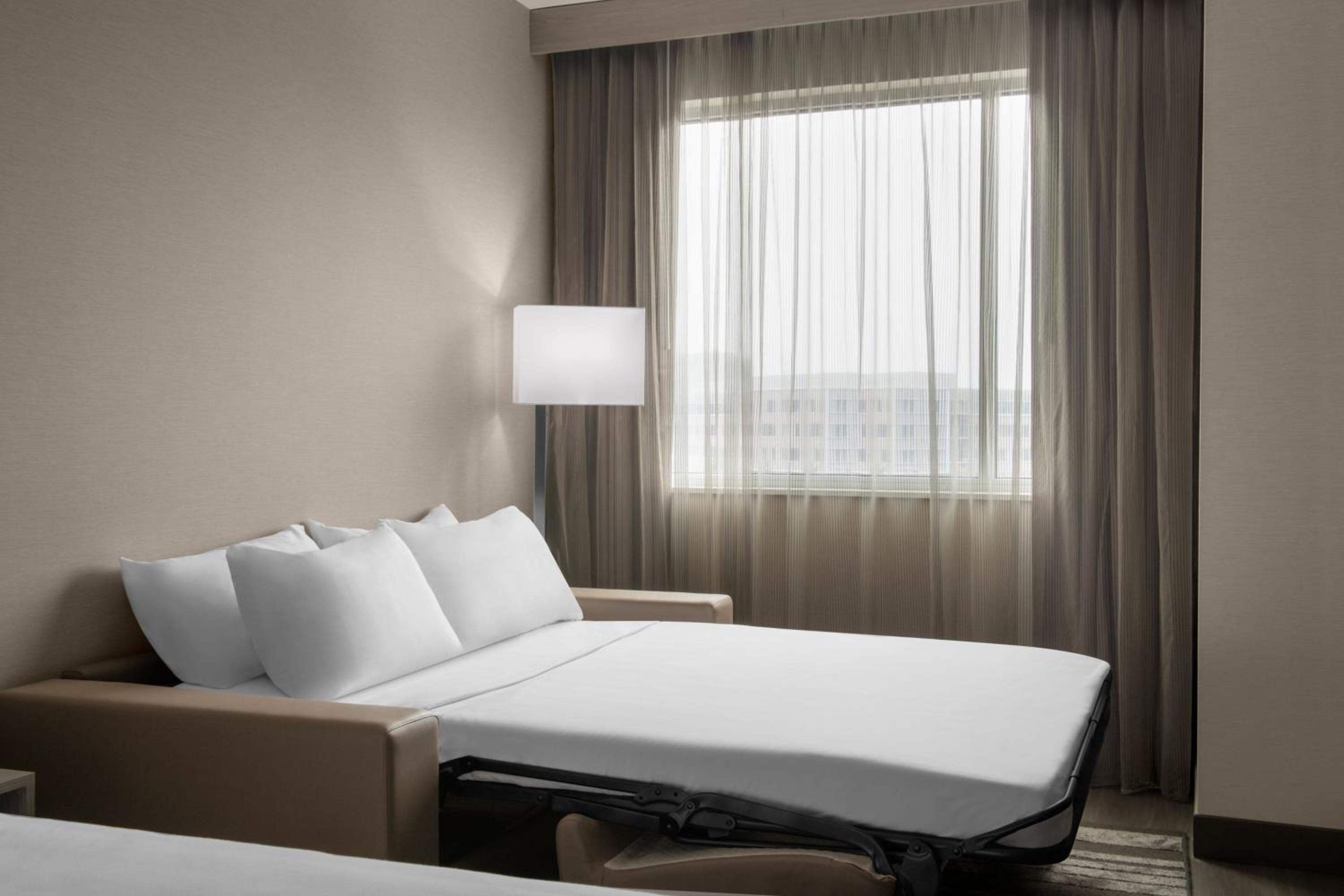 Larger Guest room, 1 King, Sofa bed - Photo 2