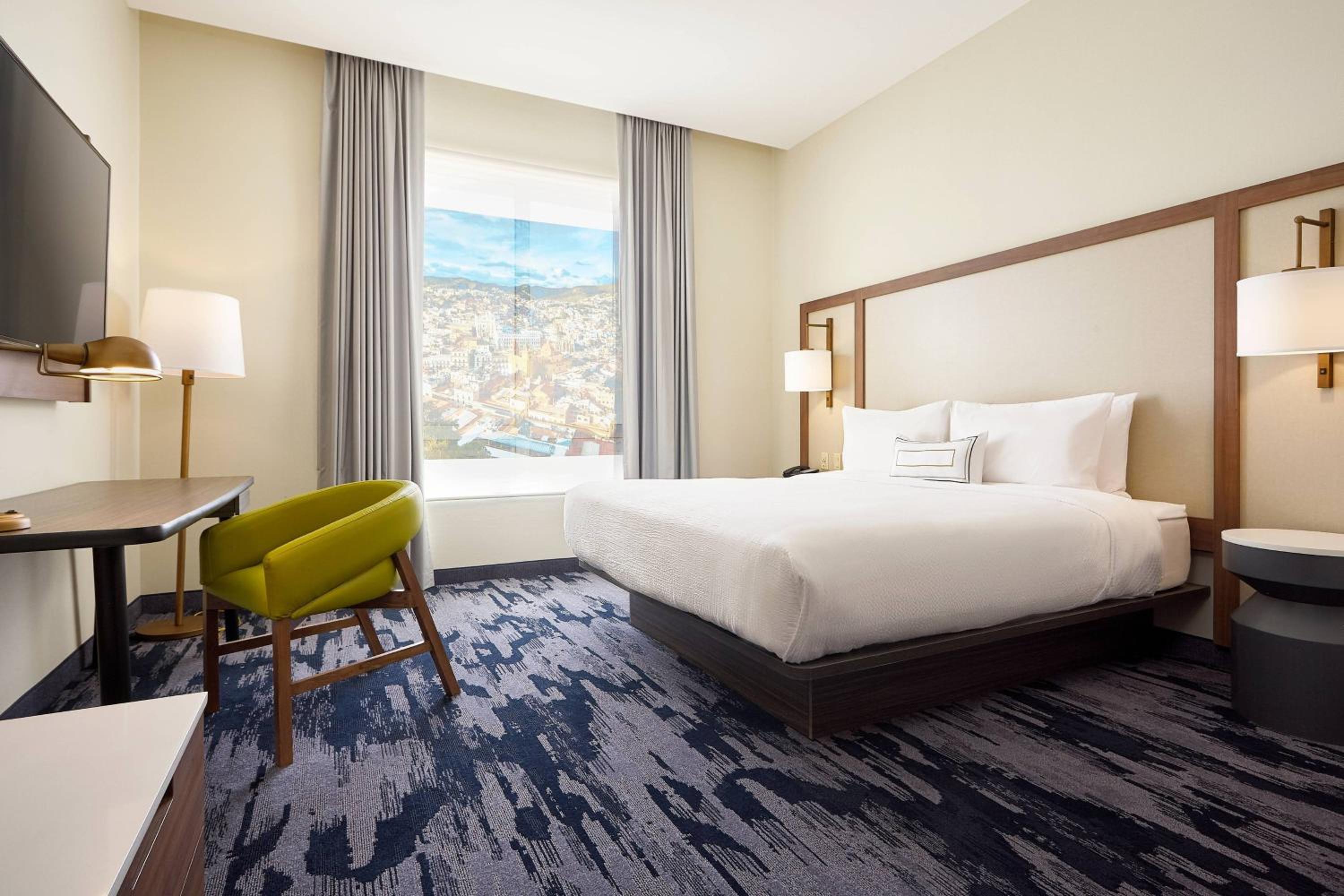 Guest room, 1 King, City view