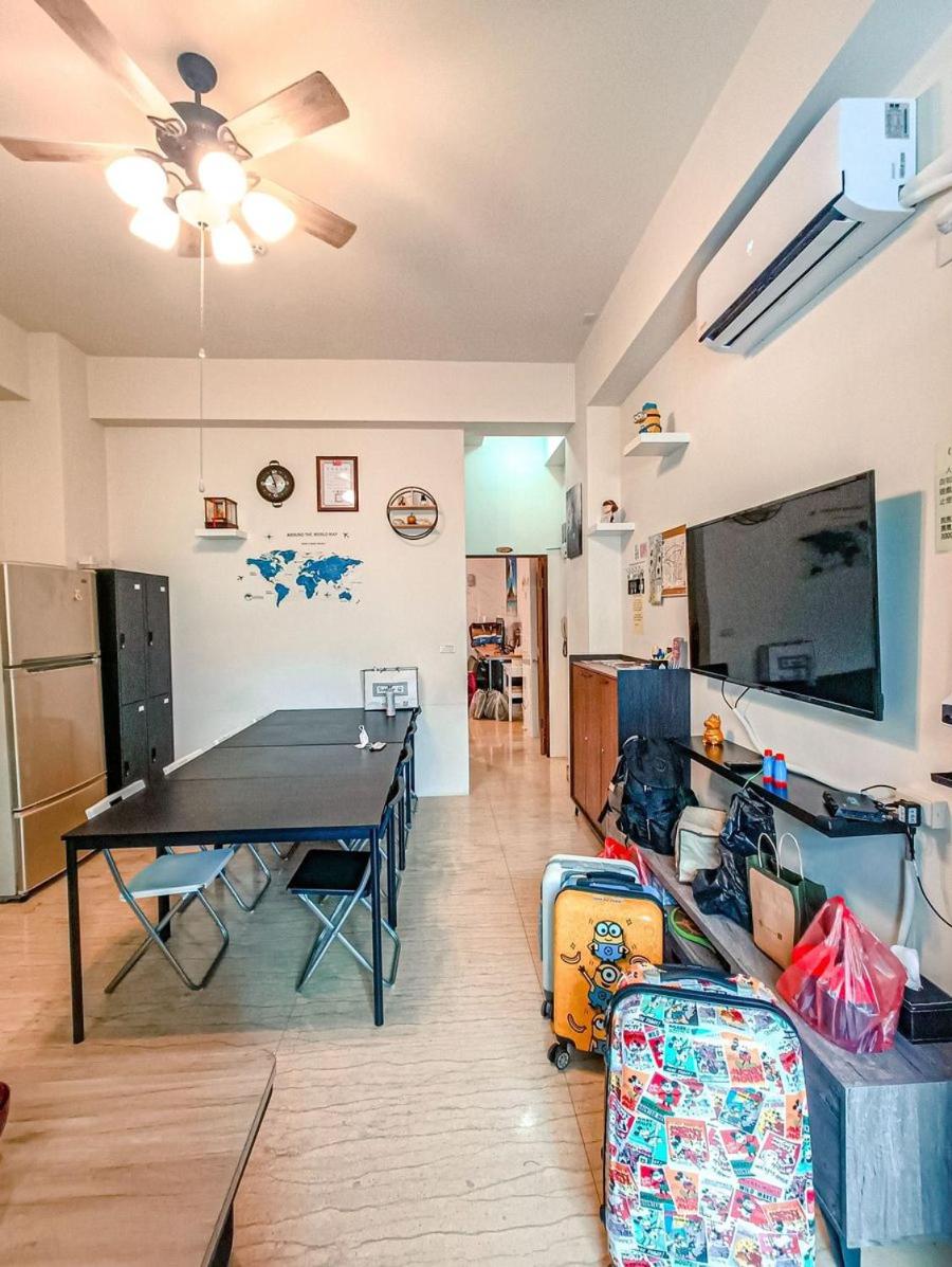 Five-Bedroom House photo 3