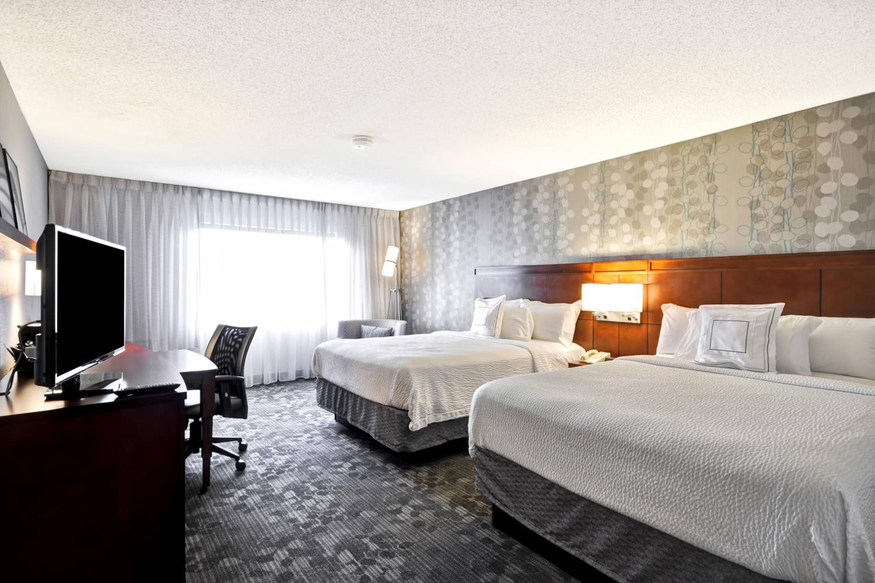 Queen Room with Two Queen Beds - Photo 1