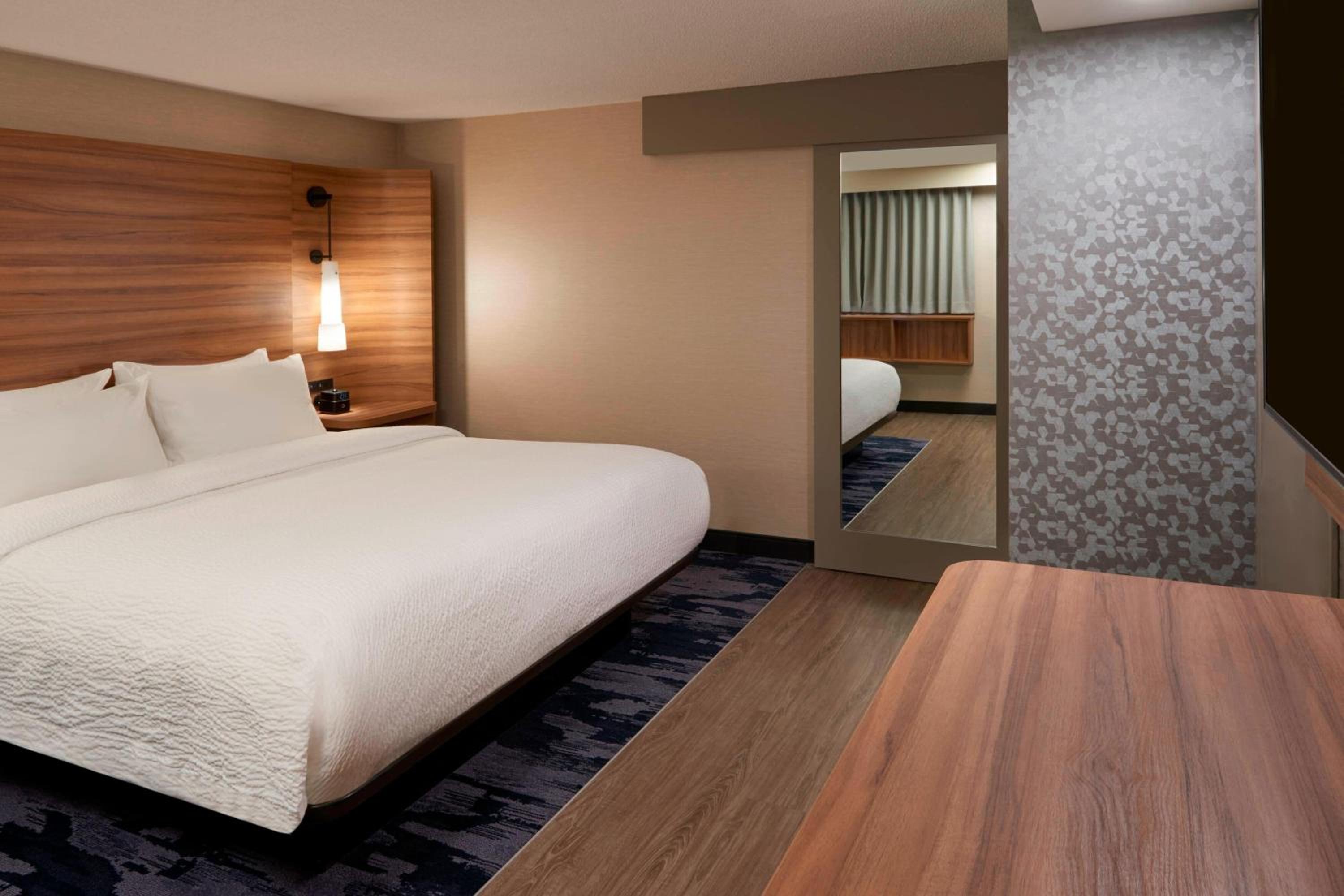1 Bedroom Suite, 1 King, Sofa bed