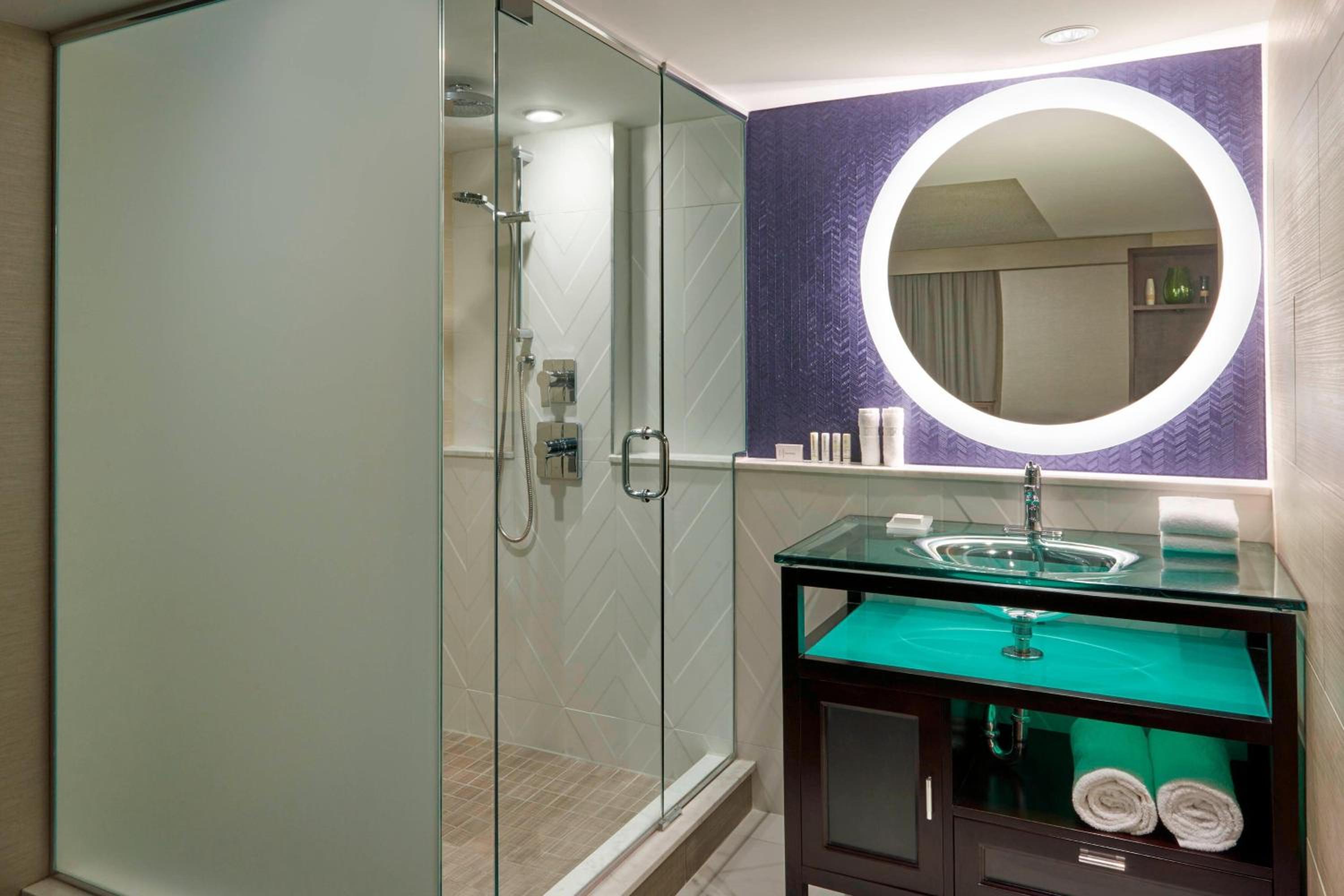 Executive Suite, 1 King, Sofa bed