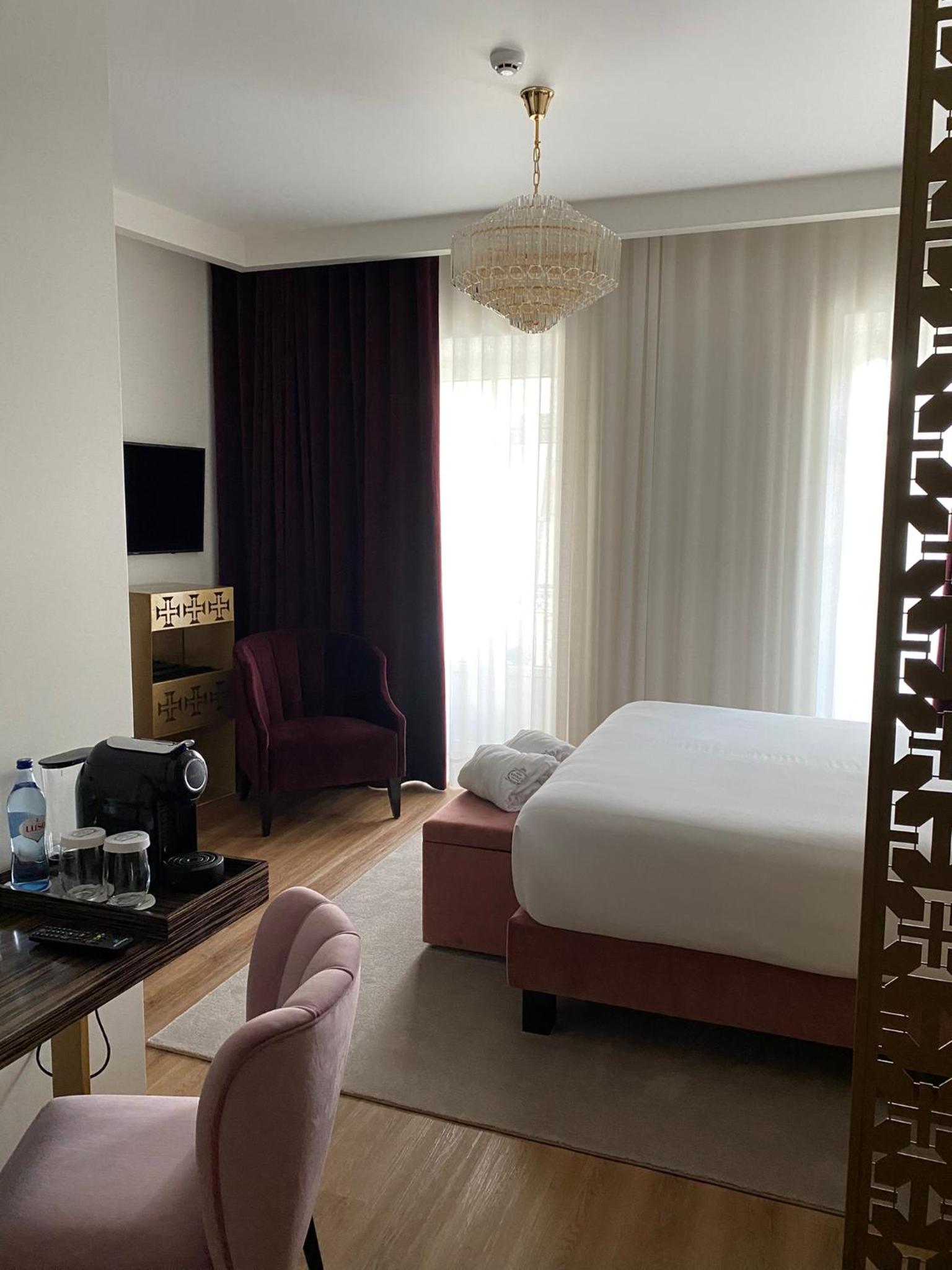 Deluxe Suite - Photo 1