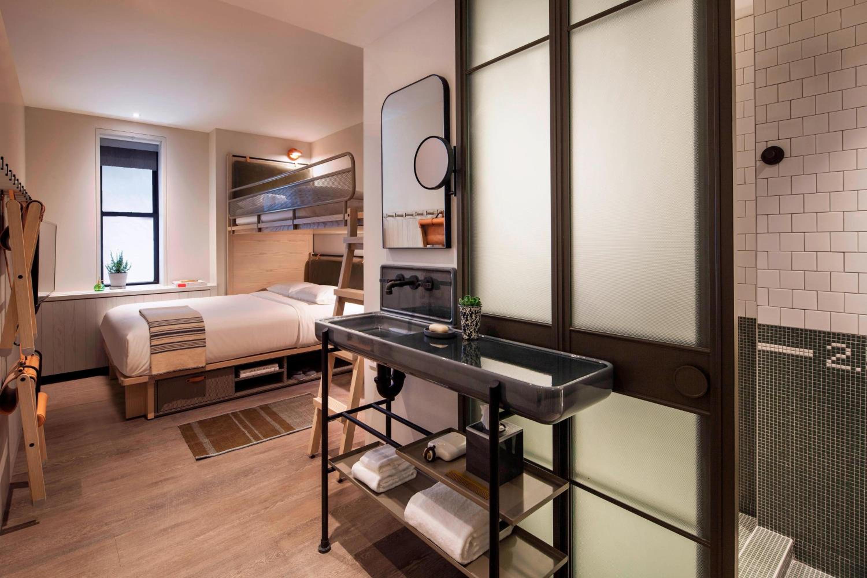 Room with One Set of Bunk Beds photo 3