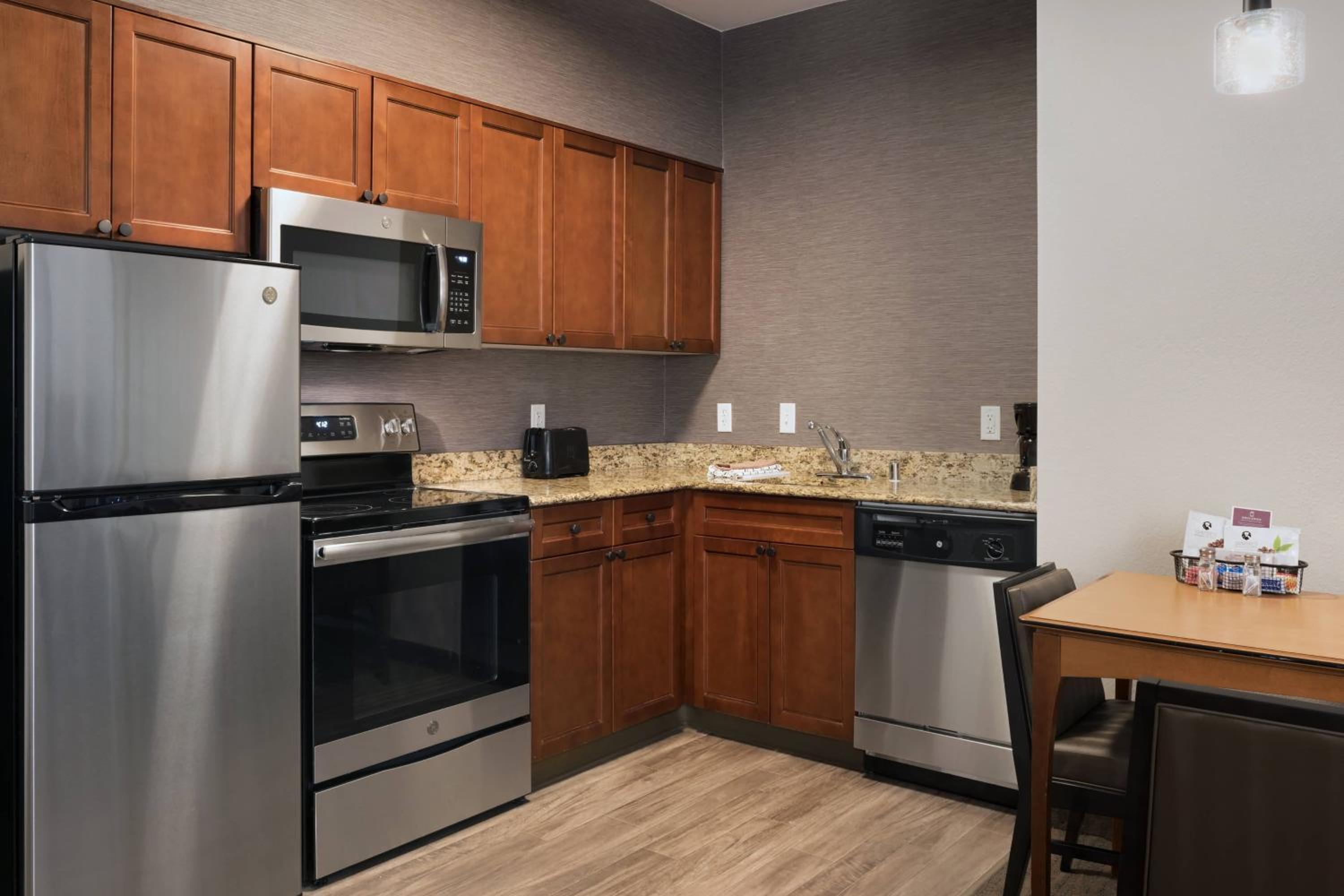 Two-Bedroom Suite with Fireplace - Photo 3