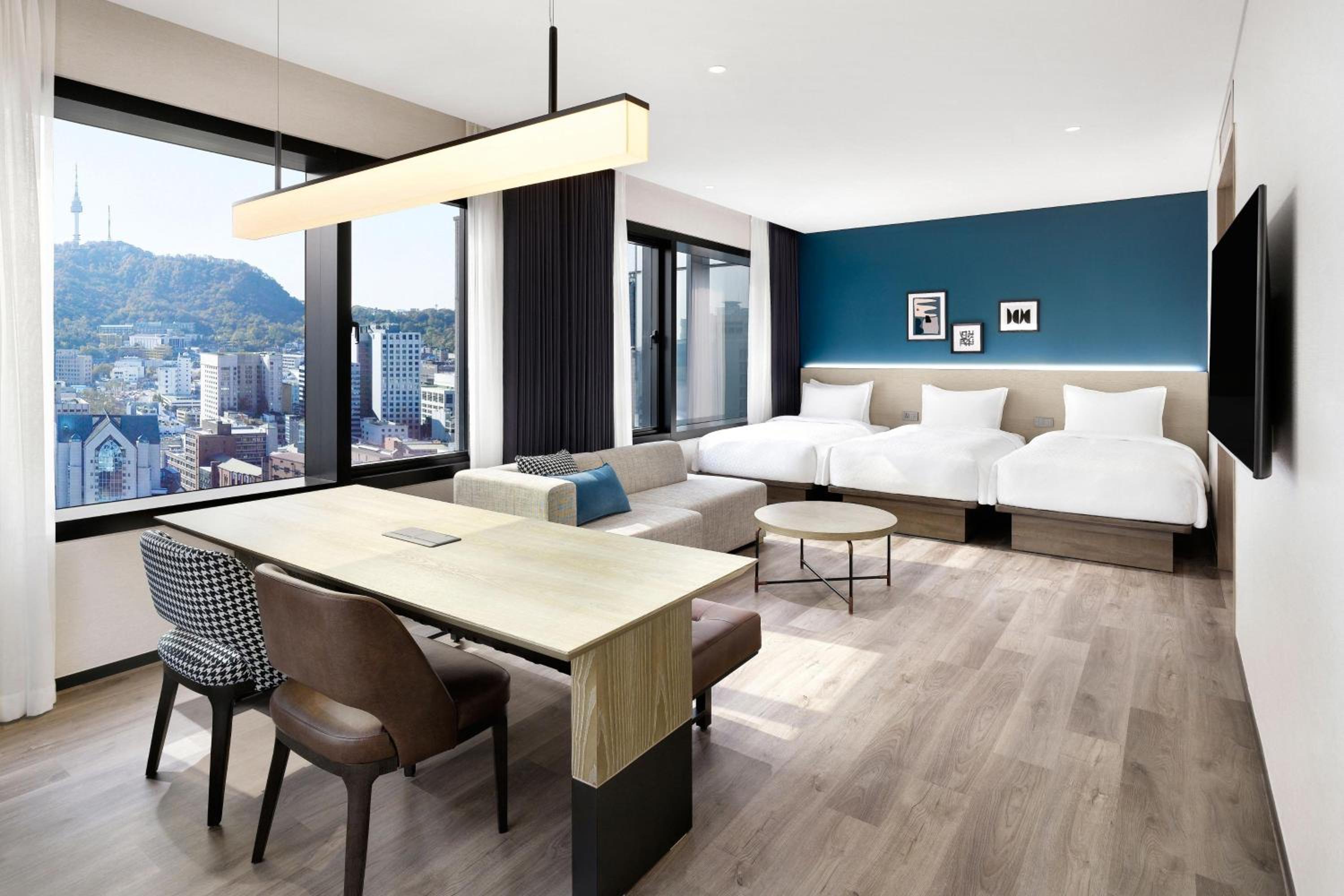 Premier Guest Room with 3 twin Beds - City View