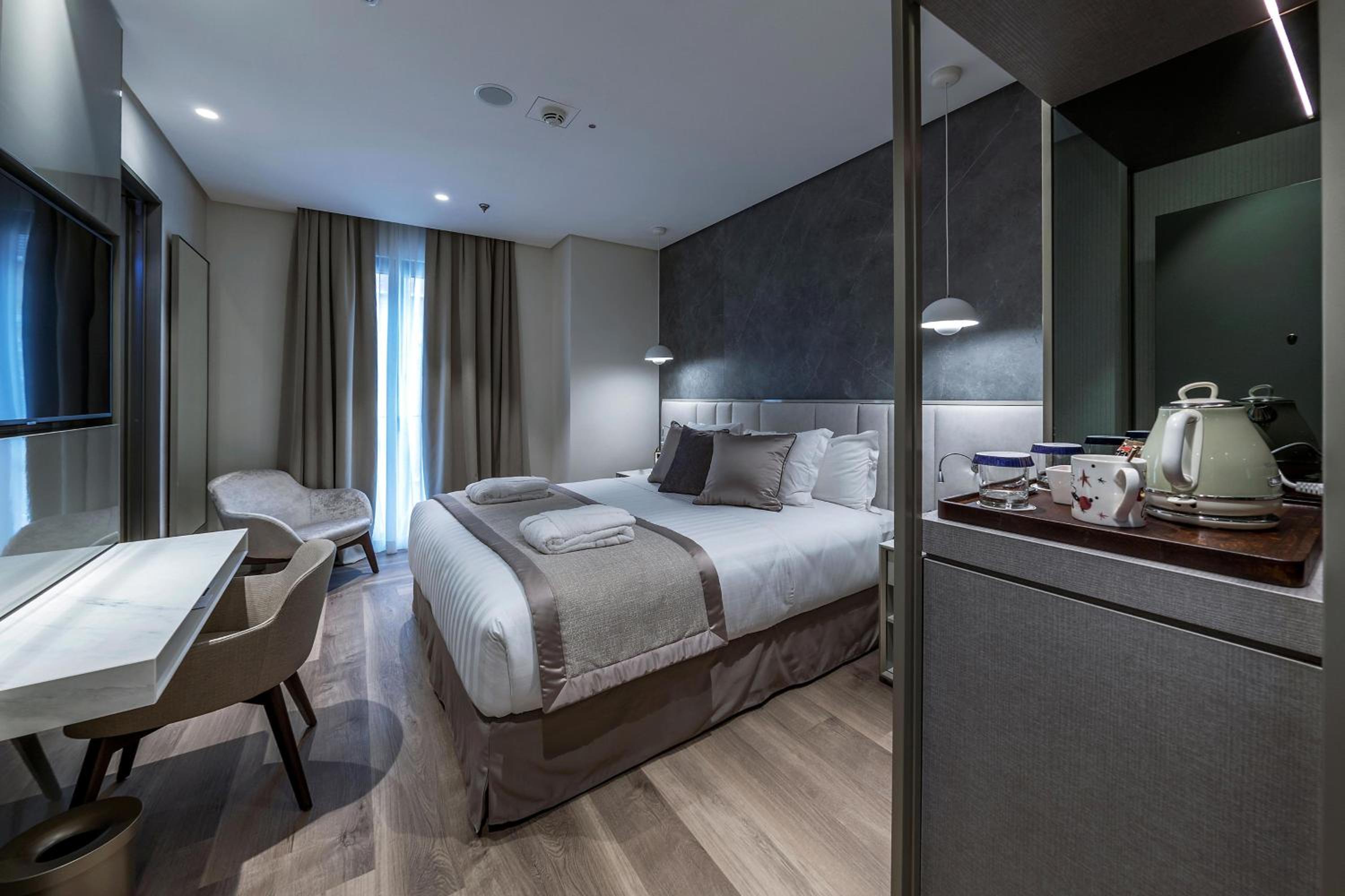 Classic, Guest room, 1 King, City view photo 2