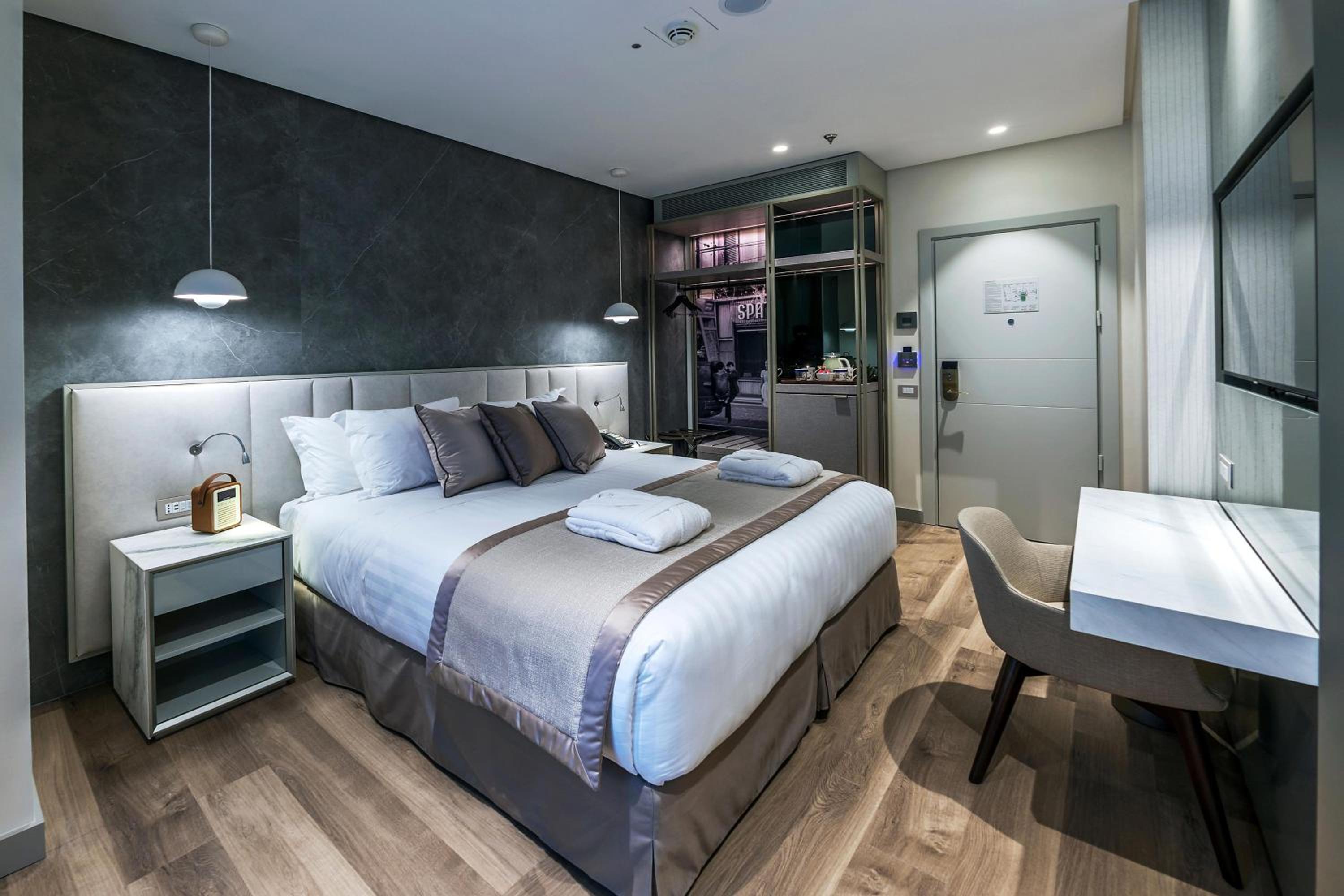 Classic, Guest room, 1 King, City view photo 1