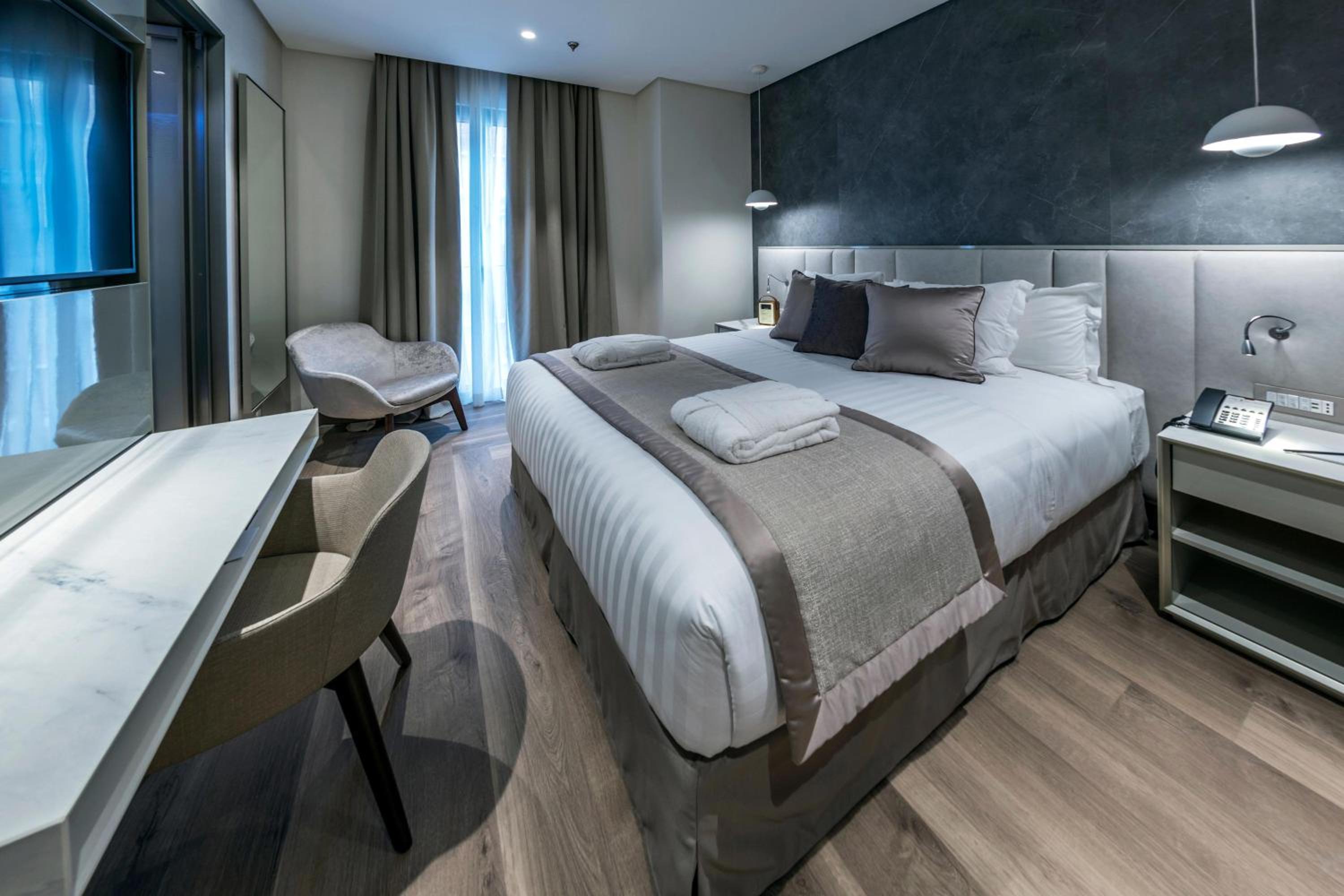 Classic, Guest room, 1 King, City view photo 3