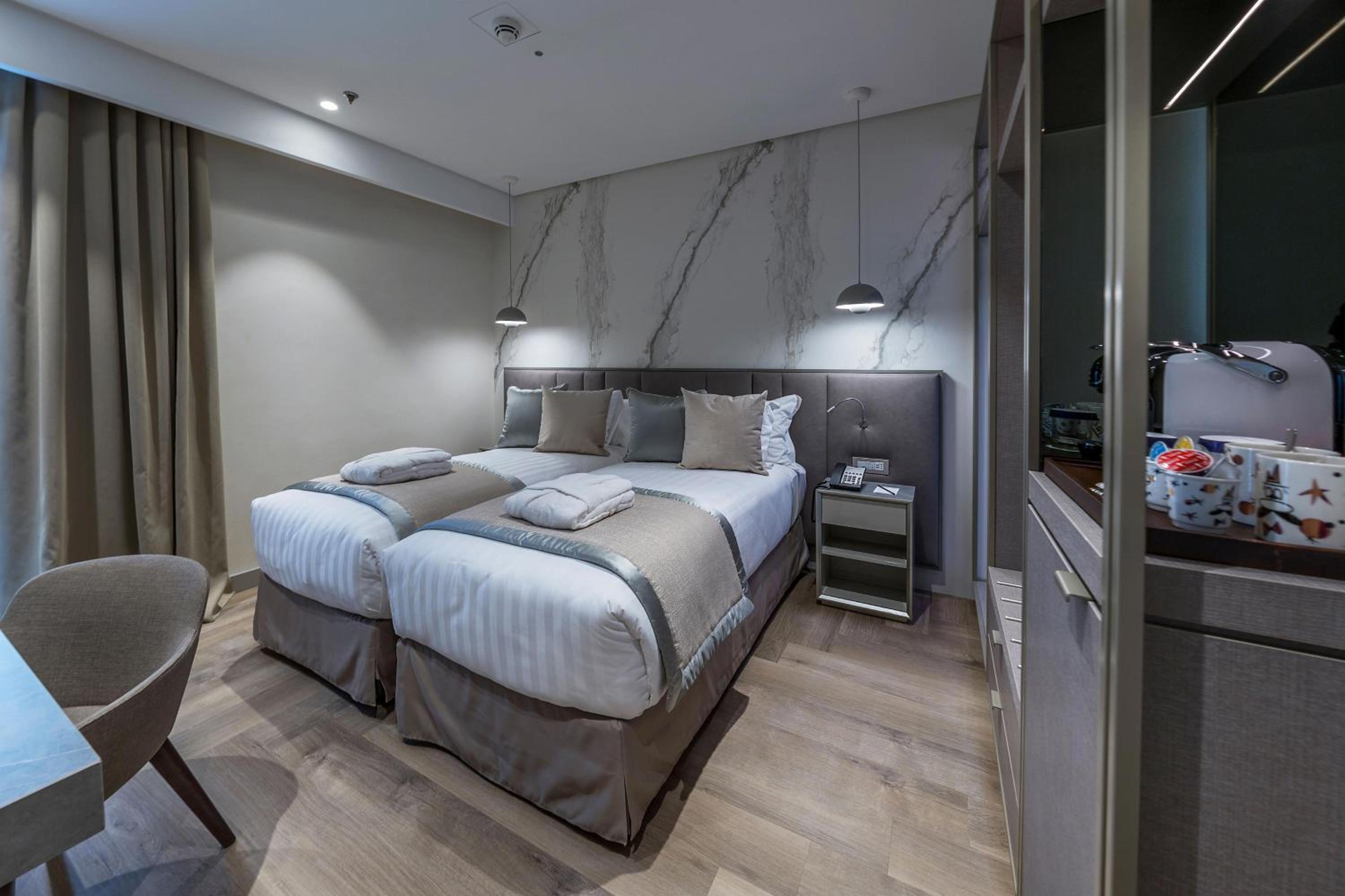 Deluxe, Guest room, 2 Twin/Single Bed(s), City view photo 1