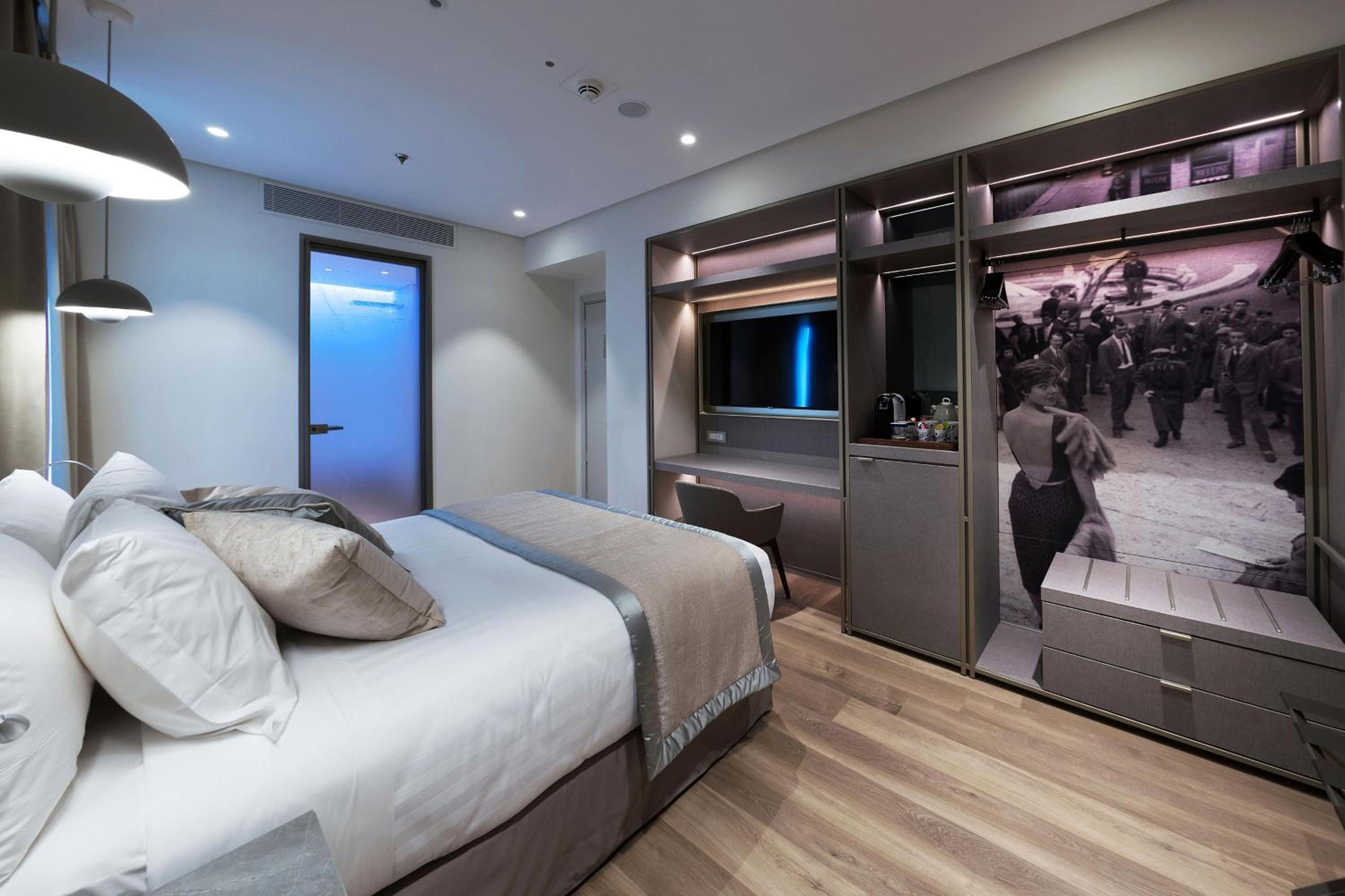 Deluxe, Guest room, 1 Queen, City view, Balcony photo 1