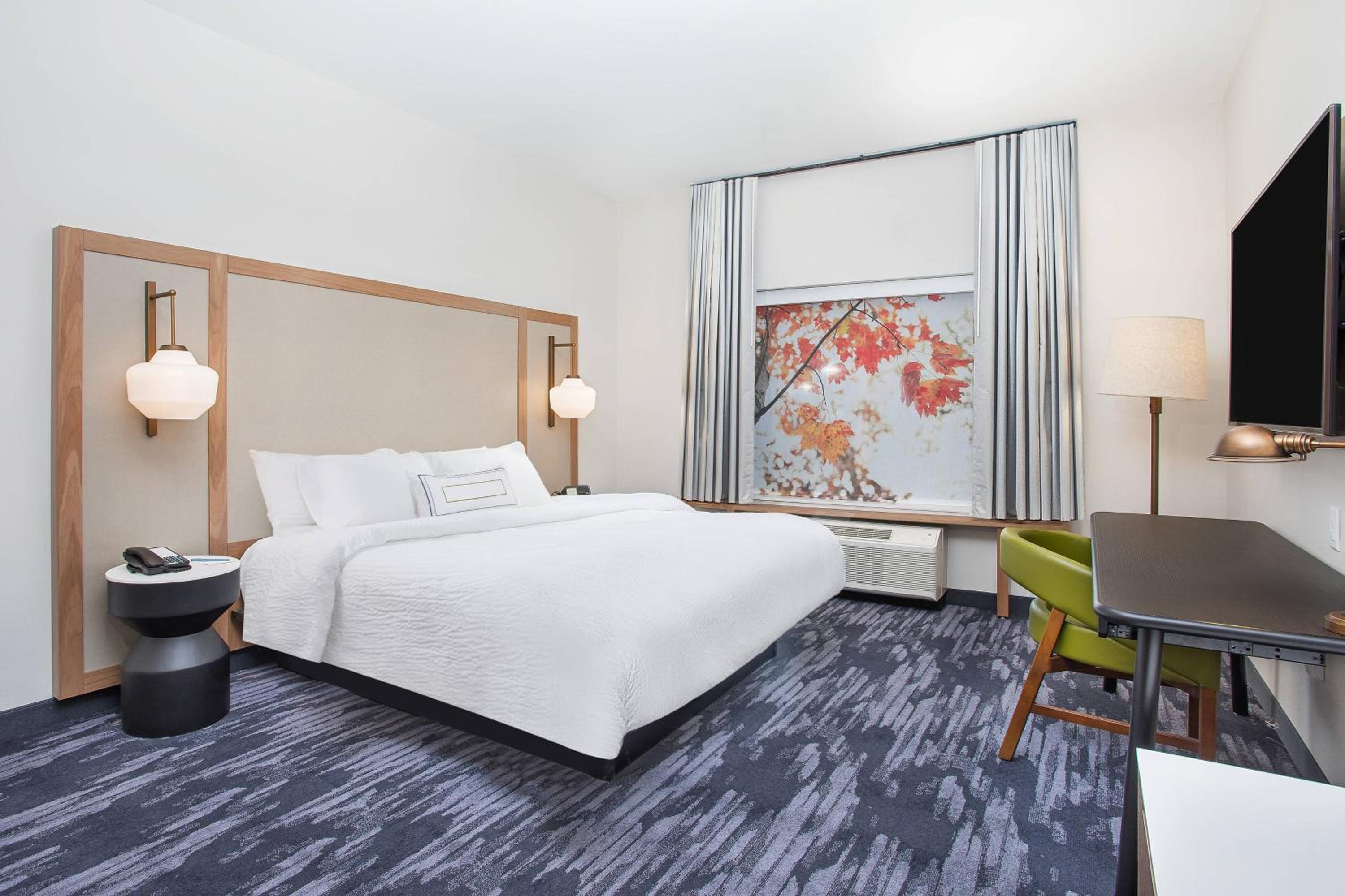 Guest Room, 1 King - Photo 1