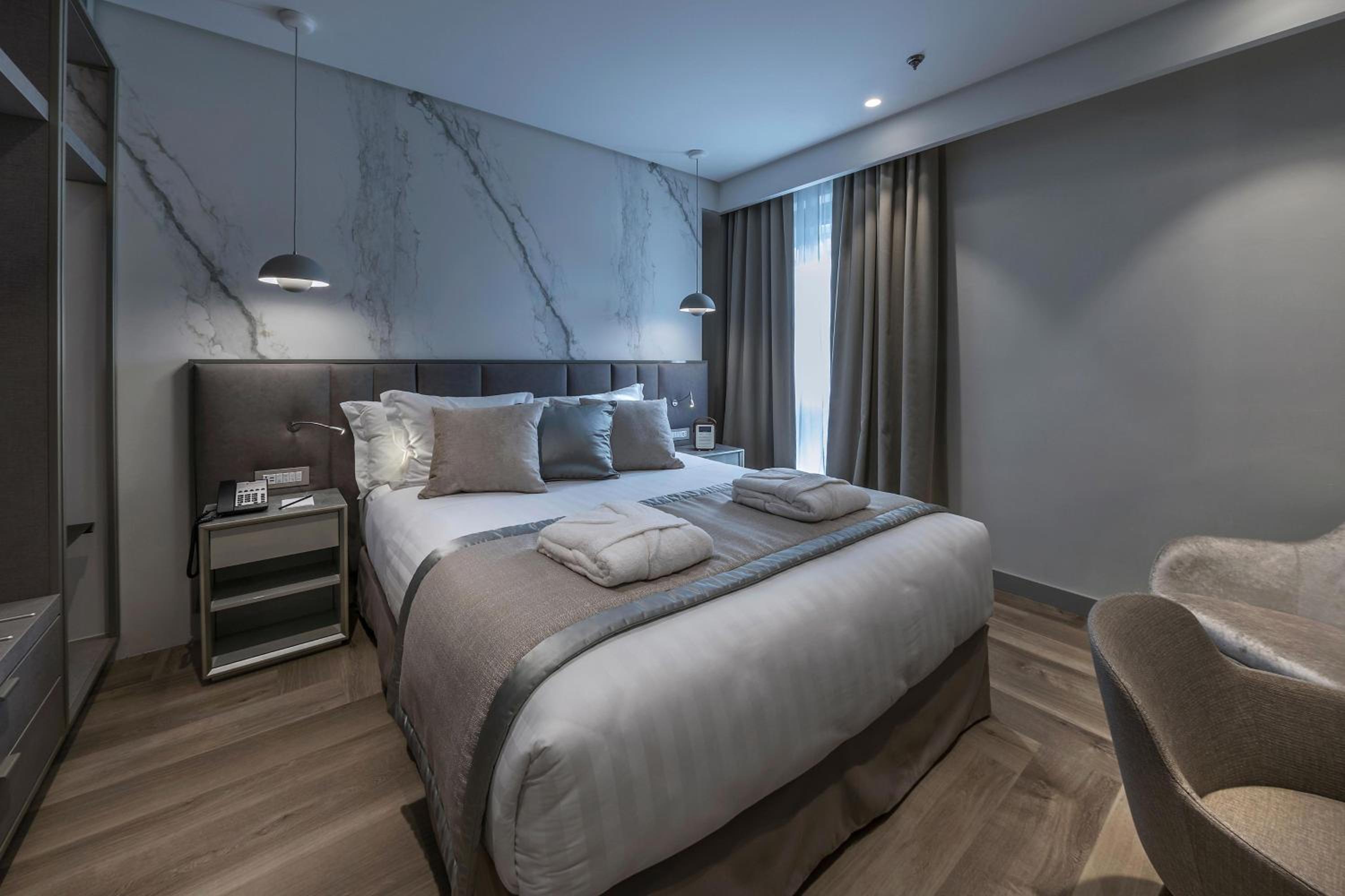 Classic, Guest room, 1 Queen, City view photo 2