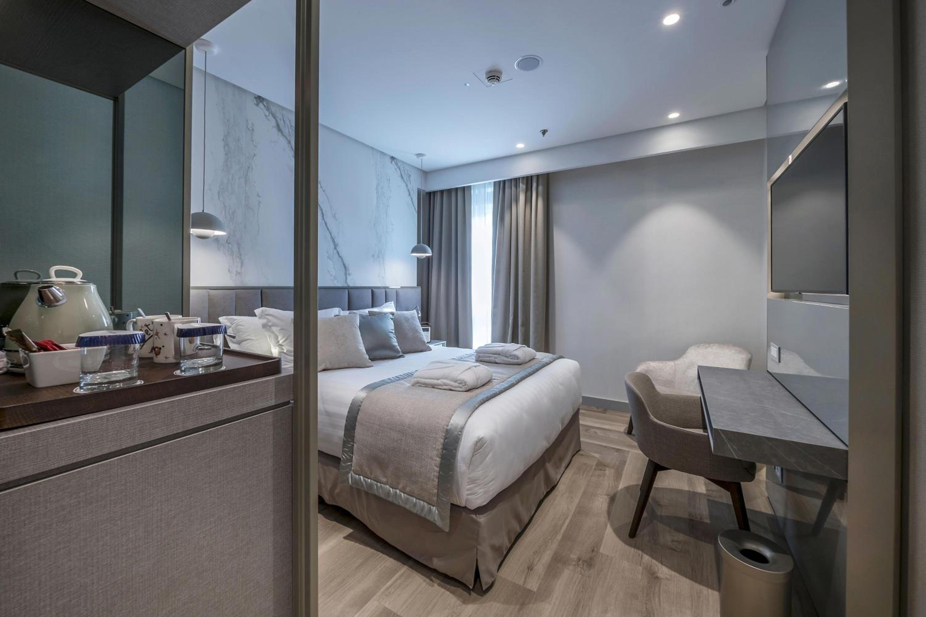Classic, Guest room, 1 Queen, City view photo 3