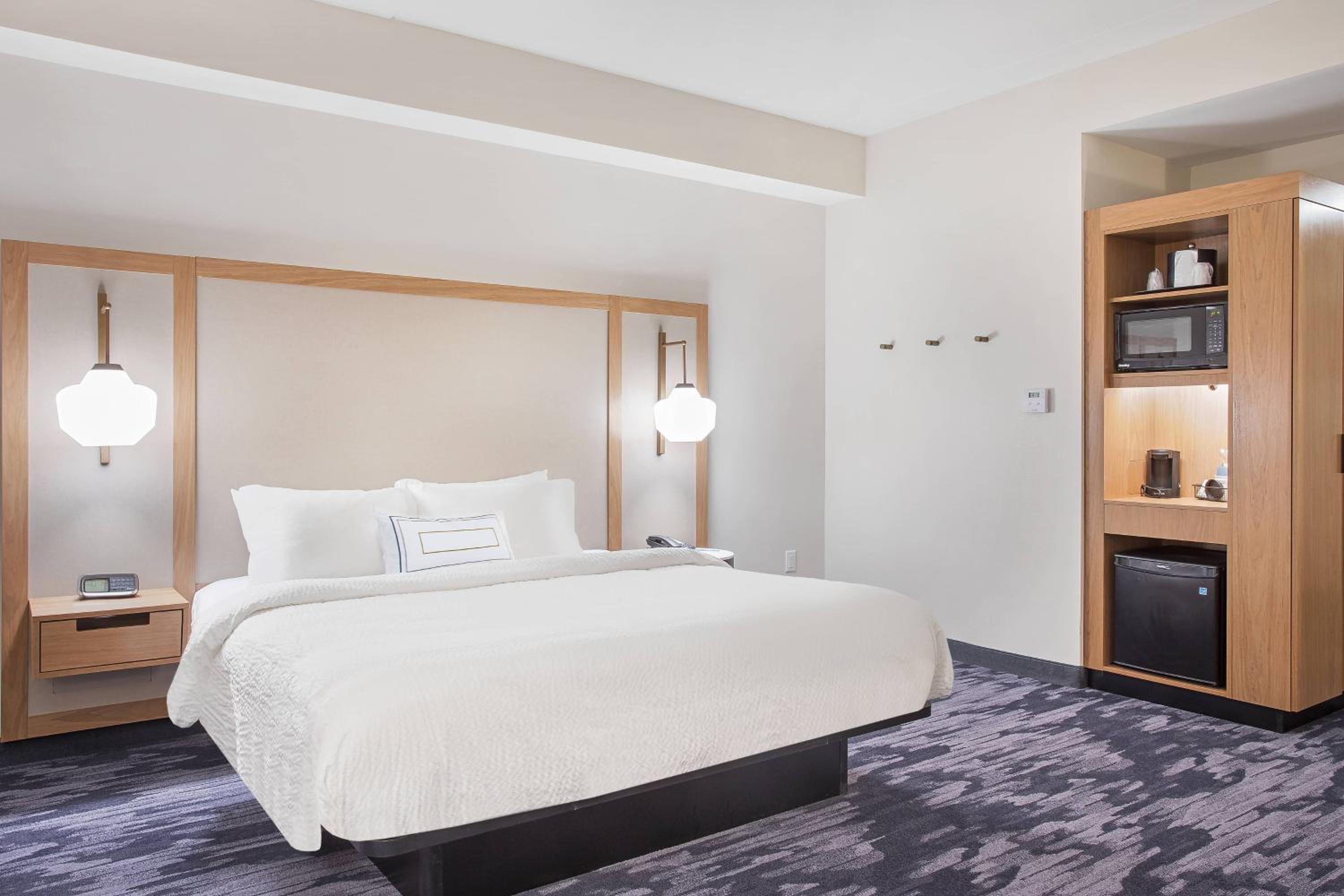 Suite, 1 King, Sofa bed - Photo 2