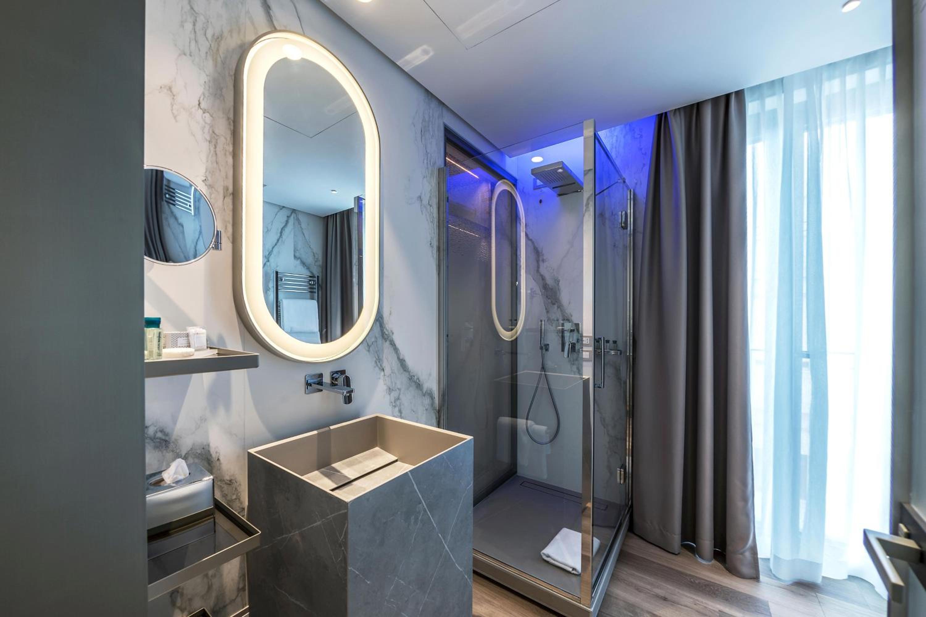 Deluxe, Guest room, 2 Twin/Single Bed(s), City view photo 3