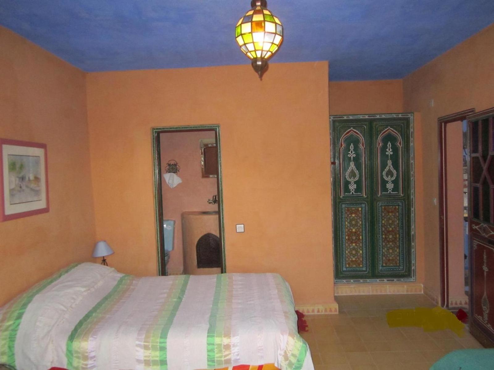 Apartment with Balcony - Photo 3