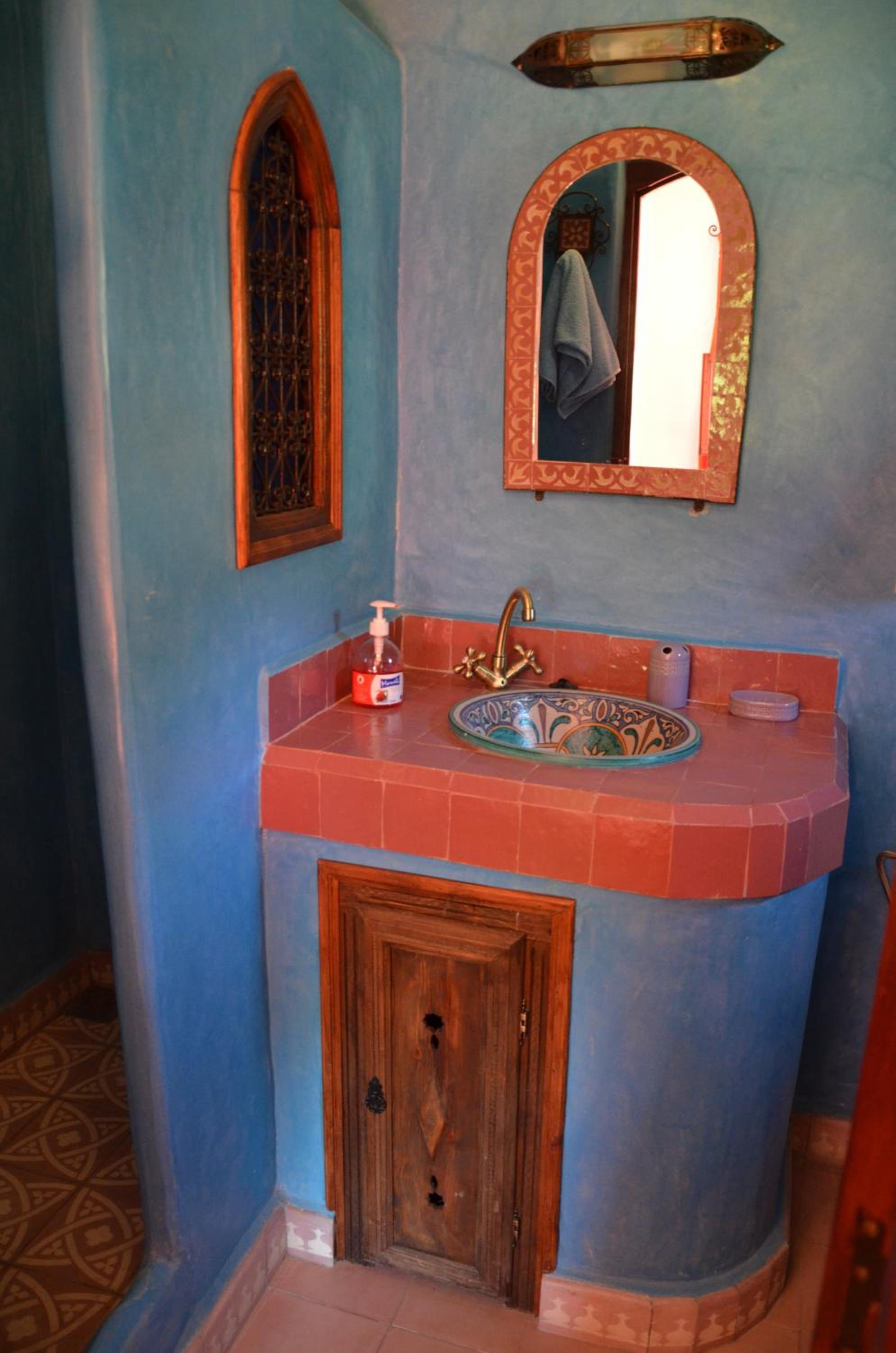 Twin Room with Private Bathroom - Photo 3