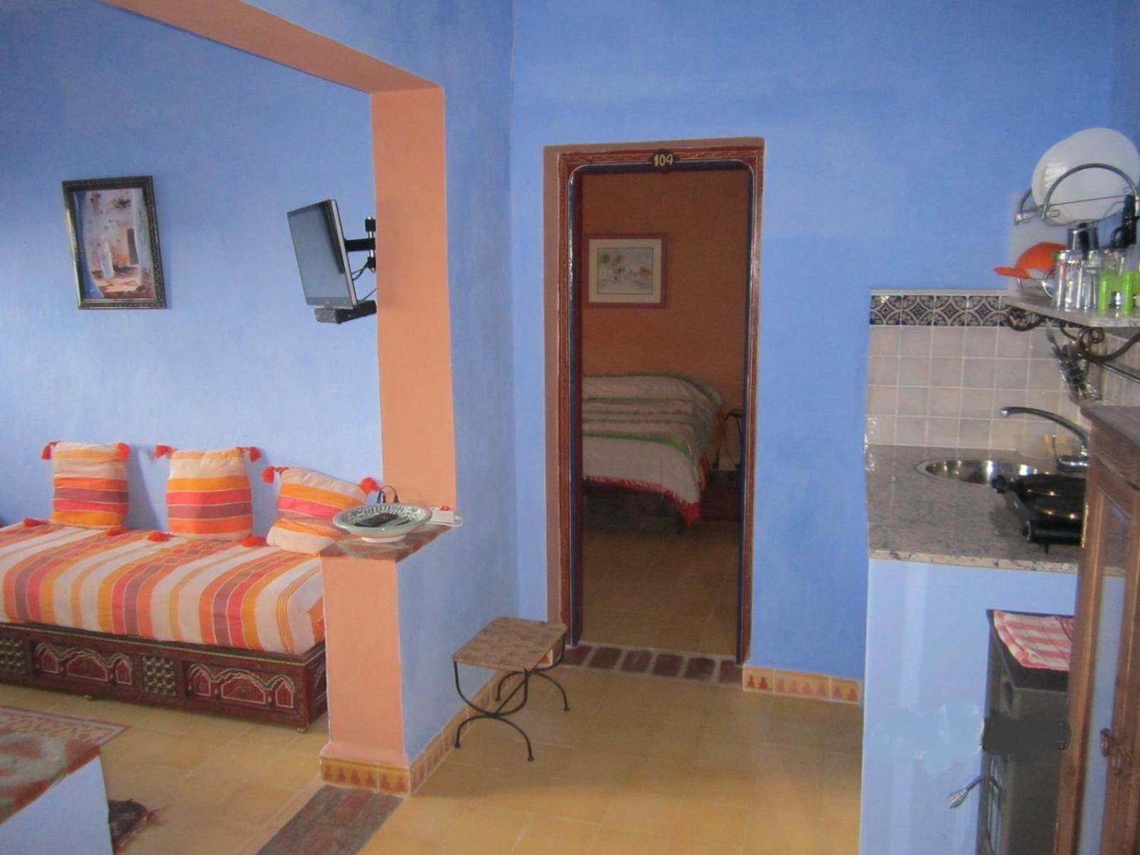 Apartment with Balcony - Photo 5