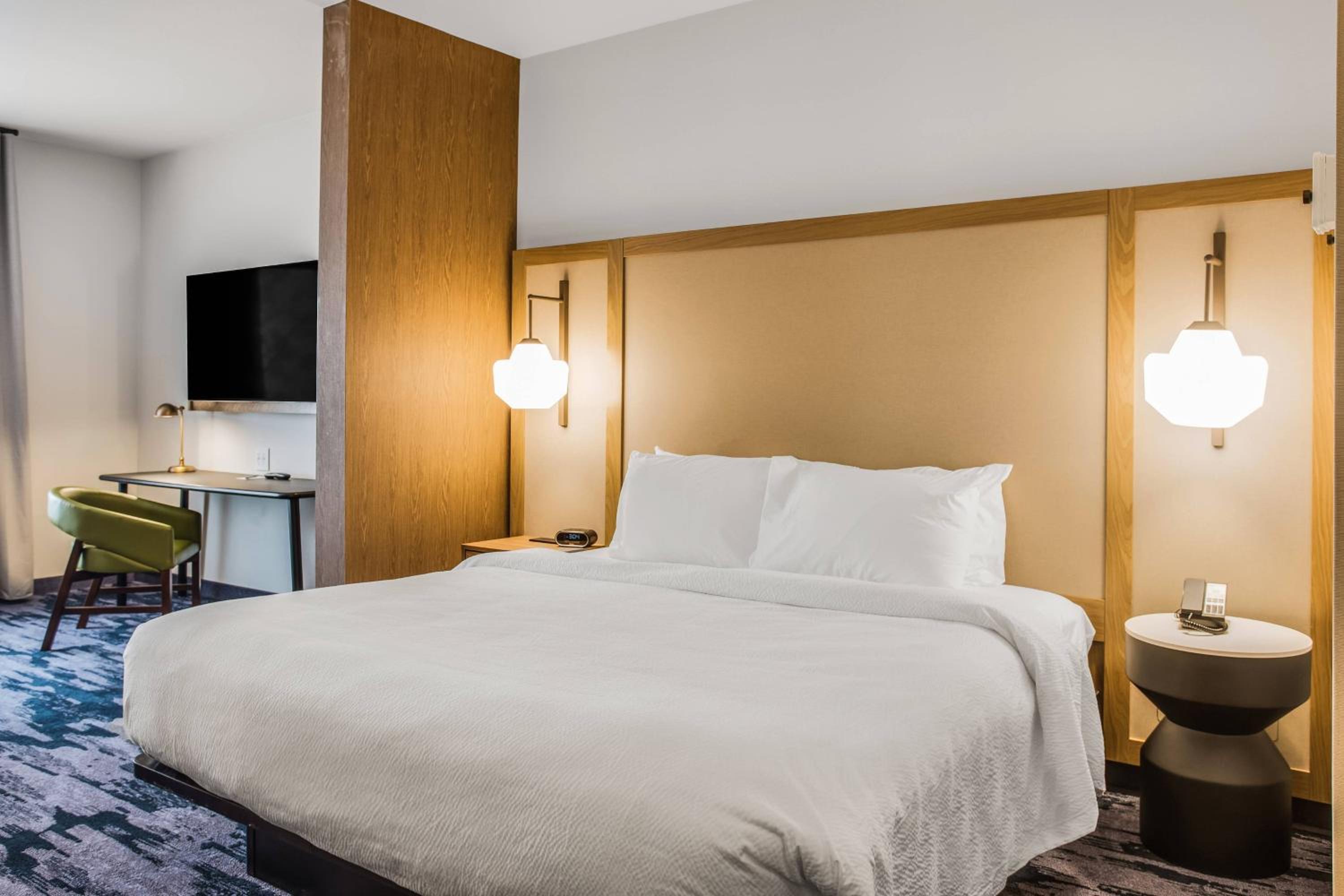Suite, 1 King, Sofa bed - Photo 1