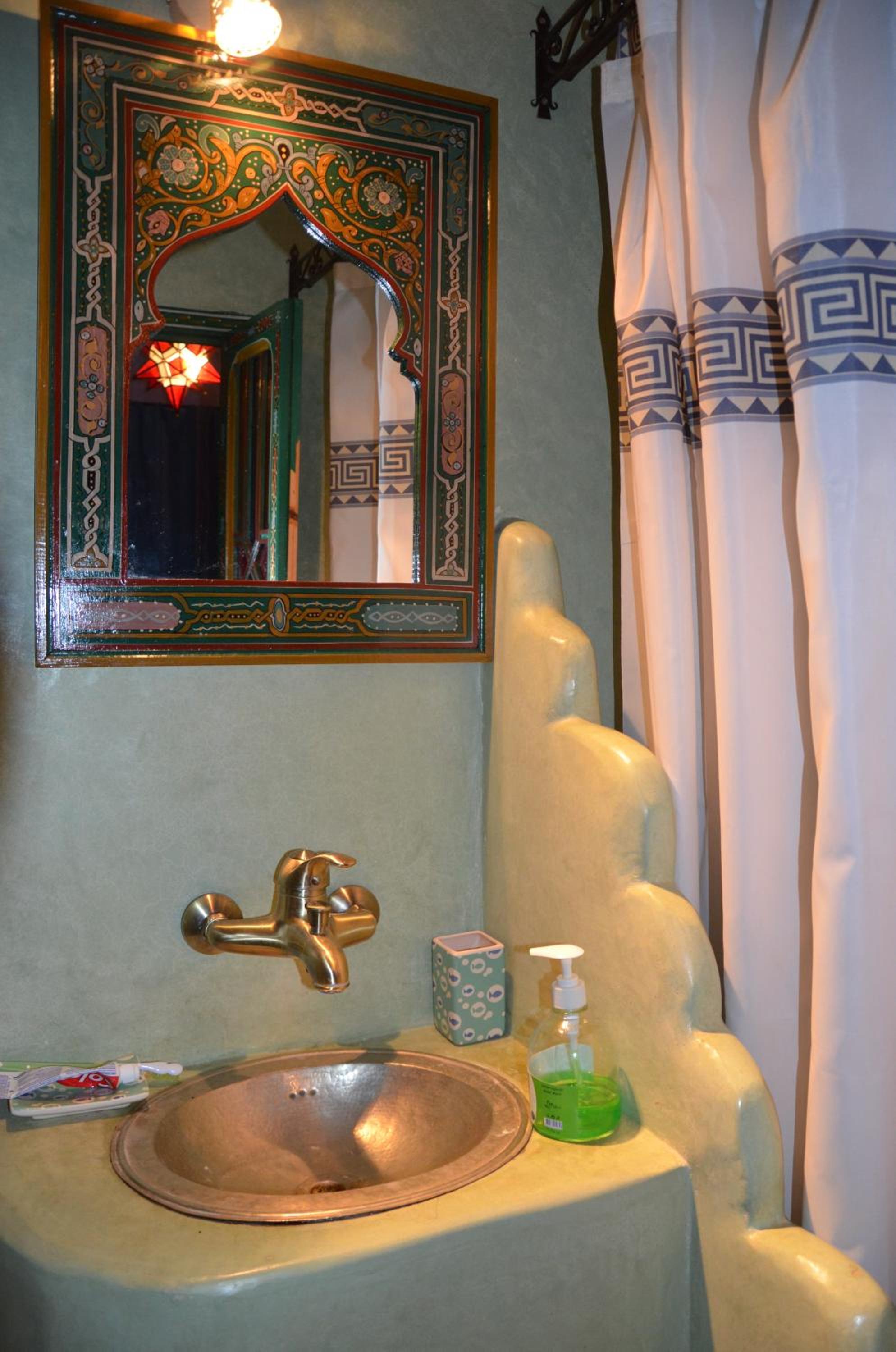 Apartment with Balcony - Photo 4
