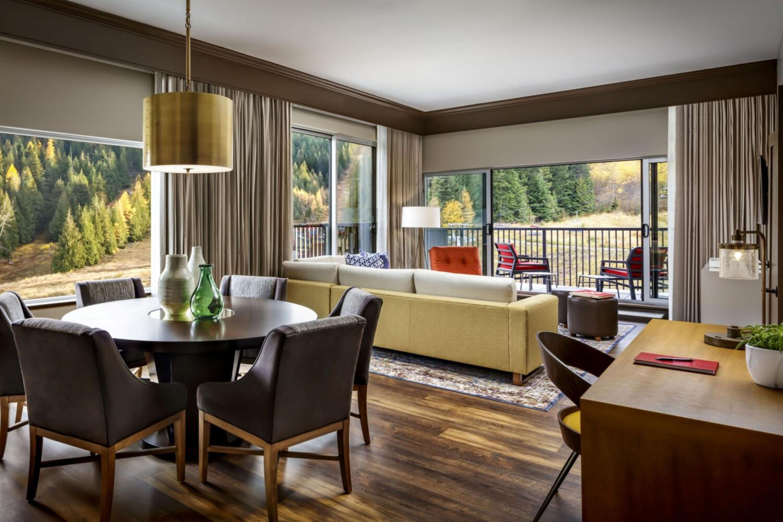 Penthouse King Suite with Sofa Bed and Mountain View photo 3