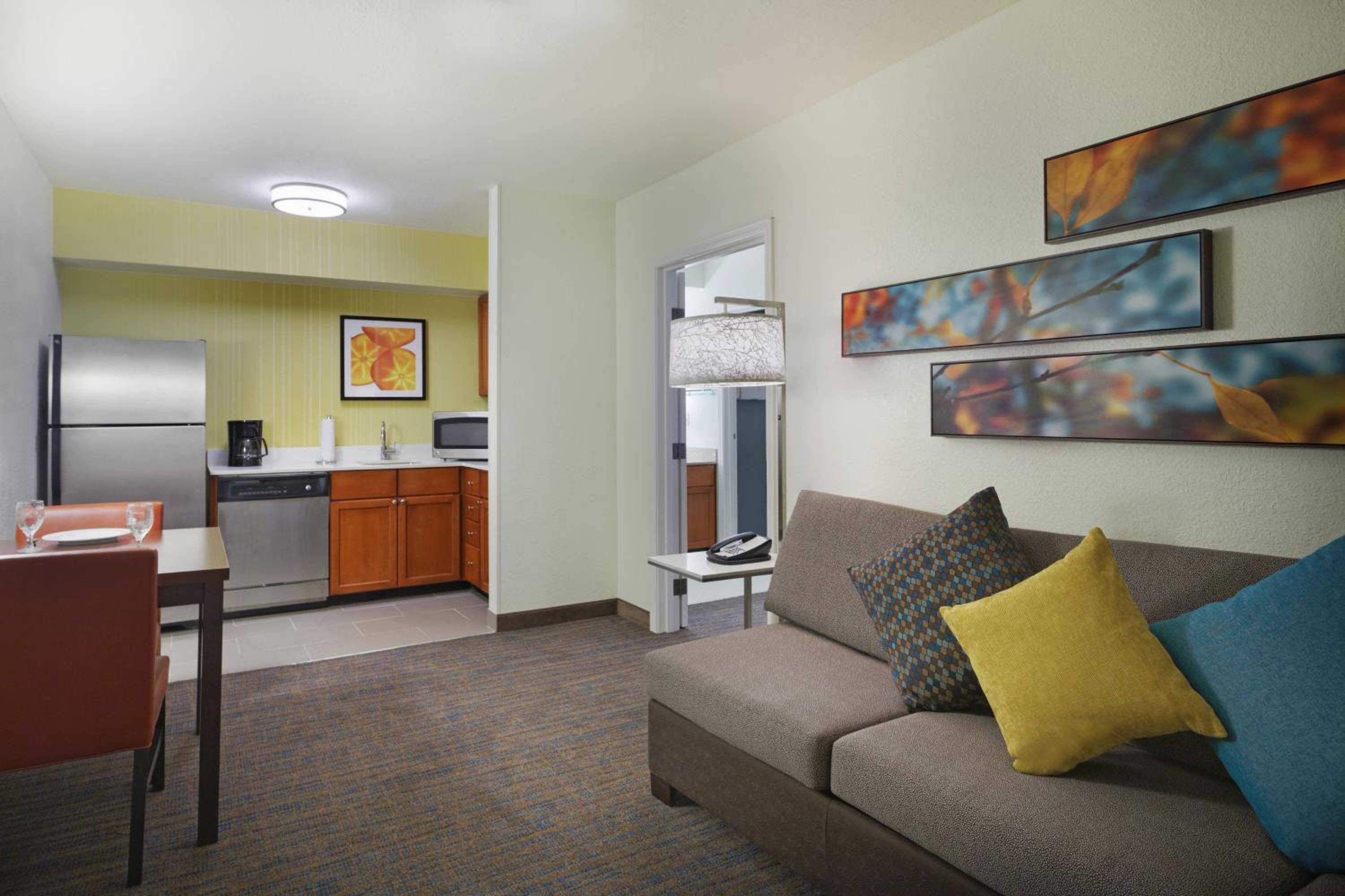 One-Bedroom Queen Suite with Sofa Bed - Photo 4