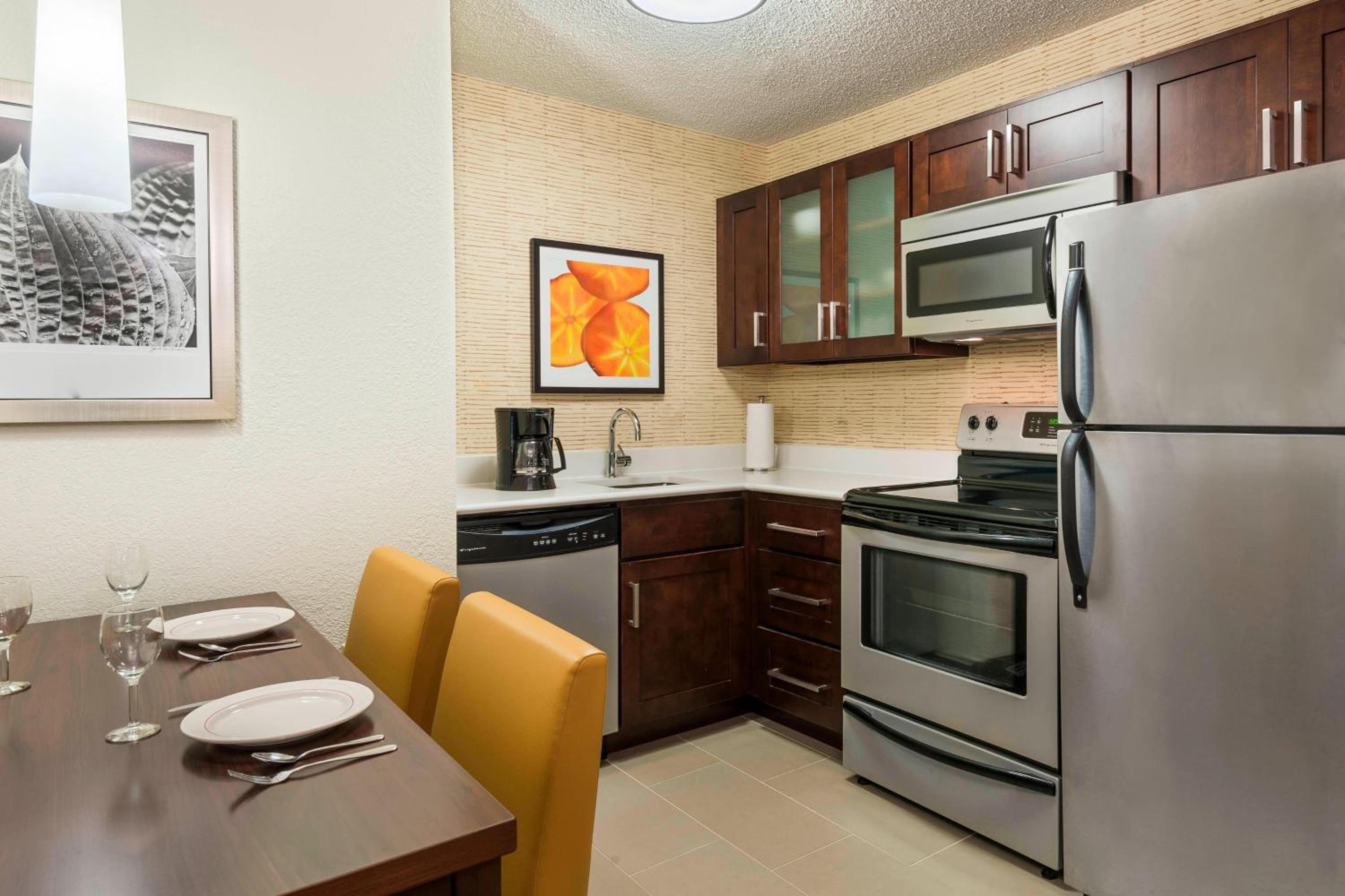 Two-Bedroom Suite - Photo 4