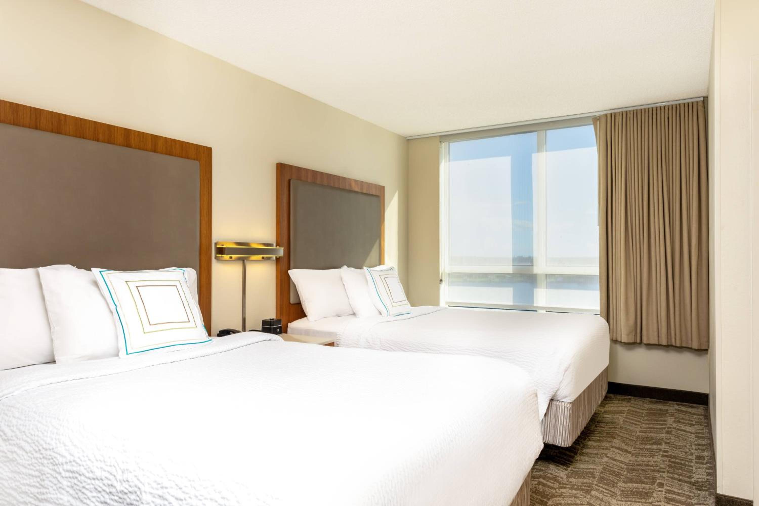 Executive Suite with Two Double Beds, Sofa Bed and Lake View