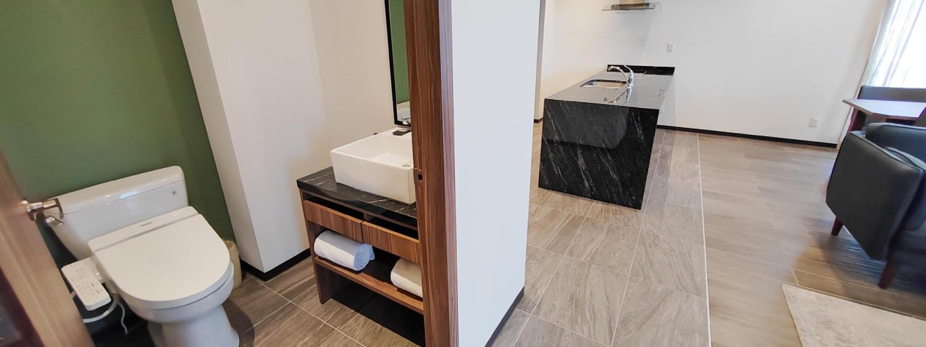 Superior King Suite - Photo 5