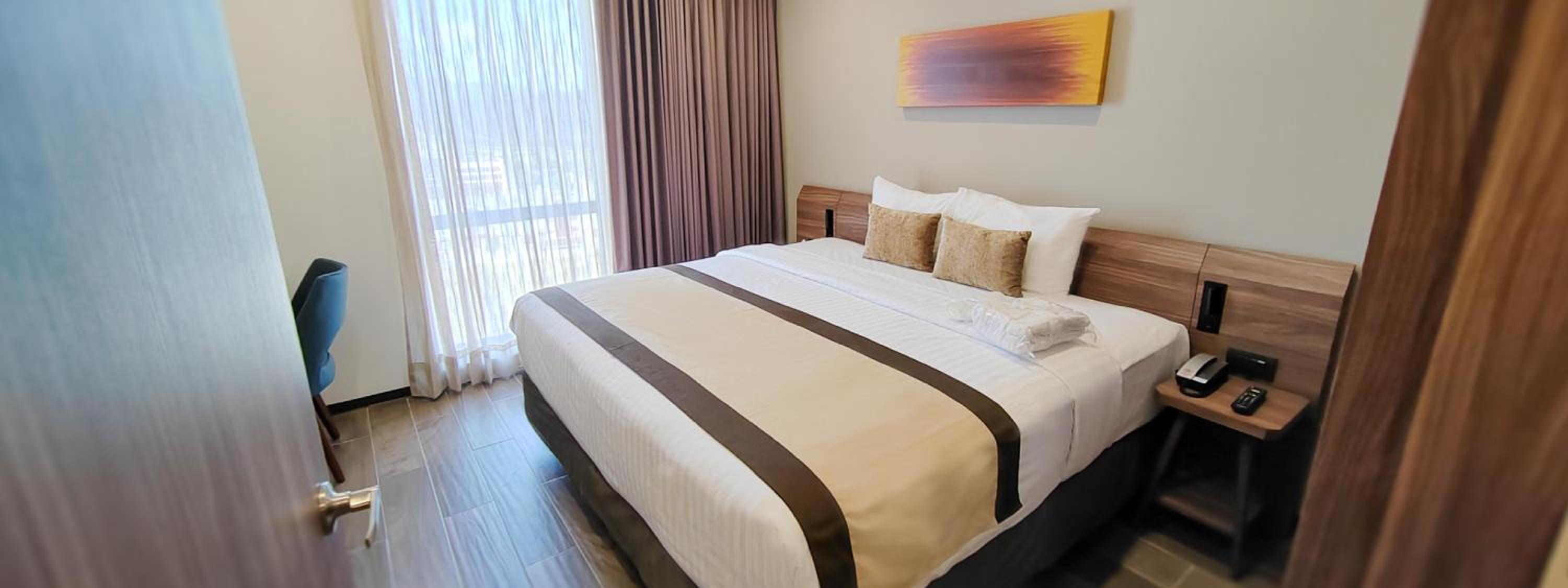 Superior King Suite - Photo 8