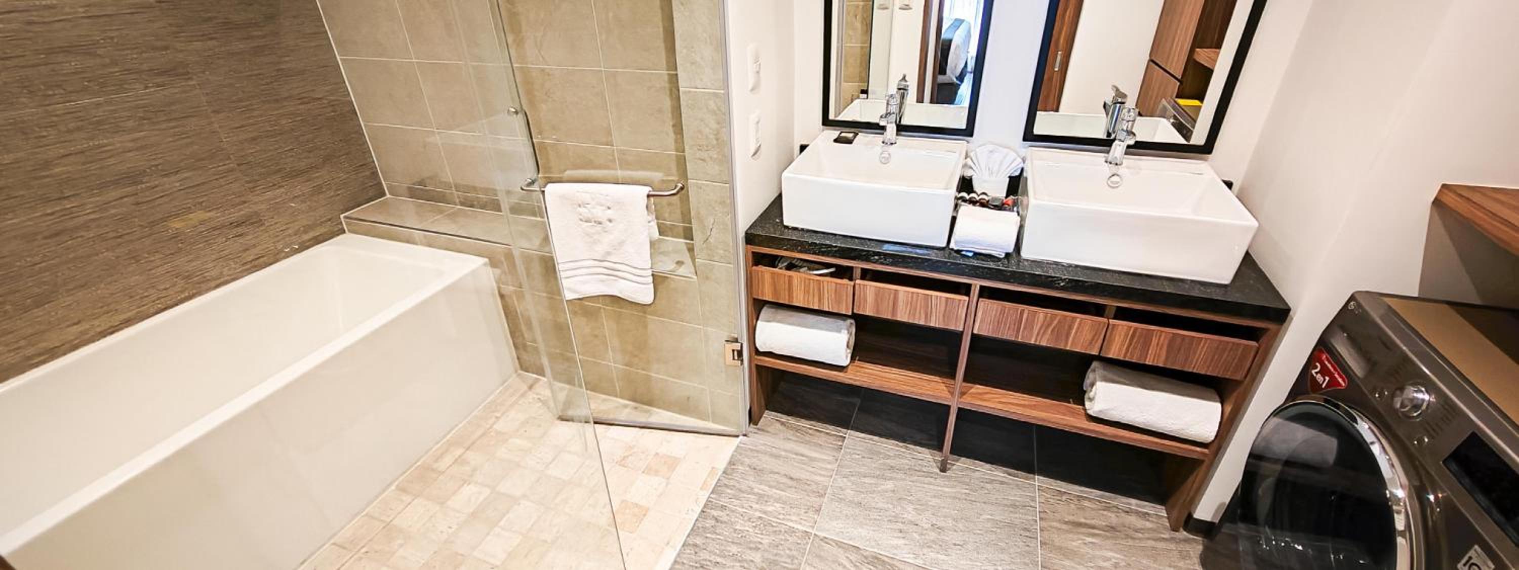 Superior King Suite - Photo 6