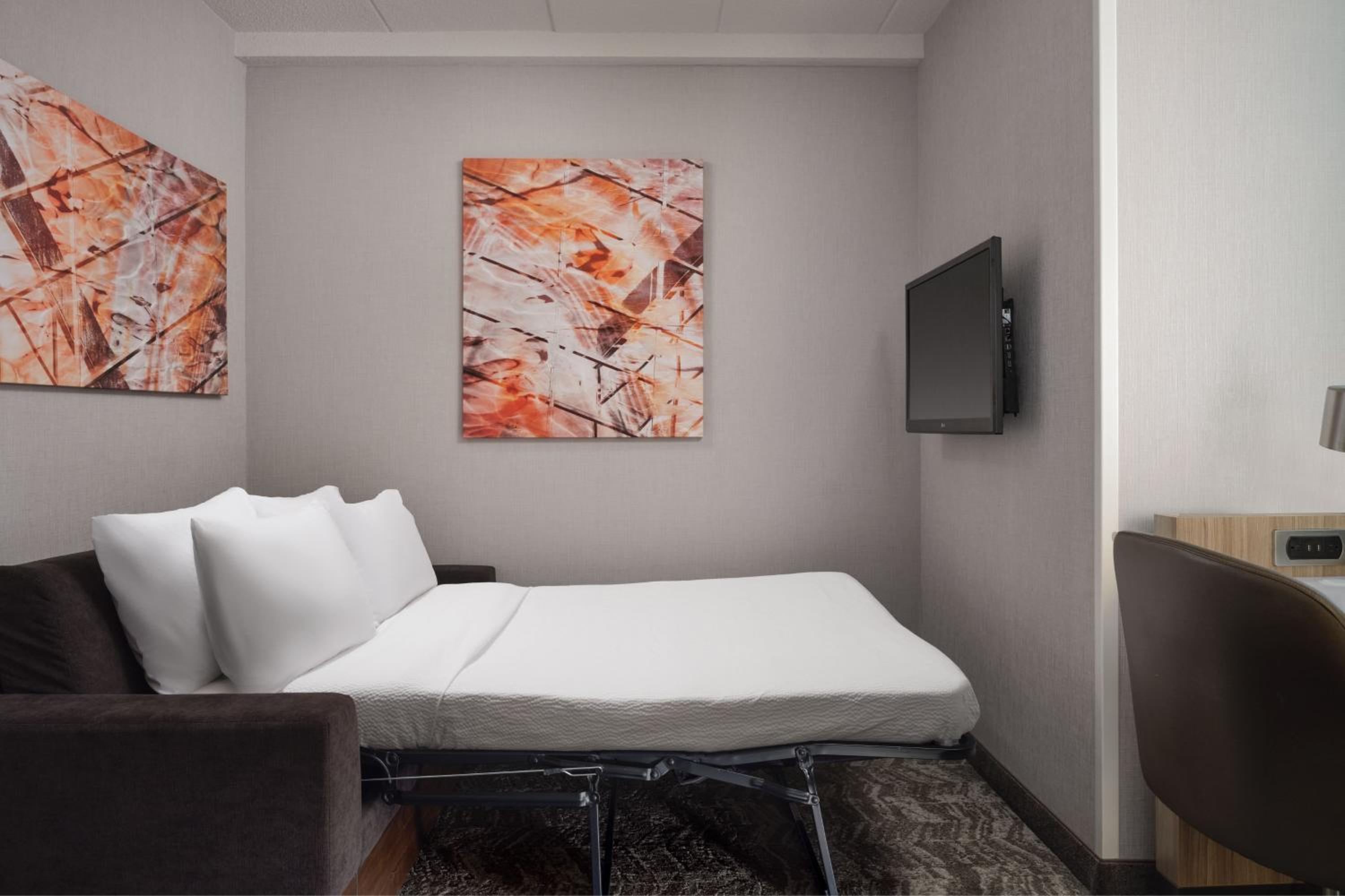 King Studio with Sofa Bed - Photo 7