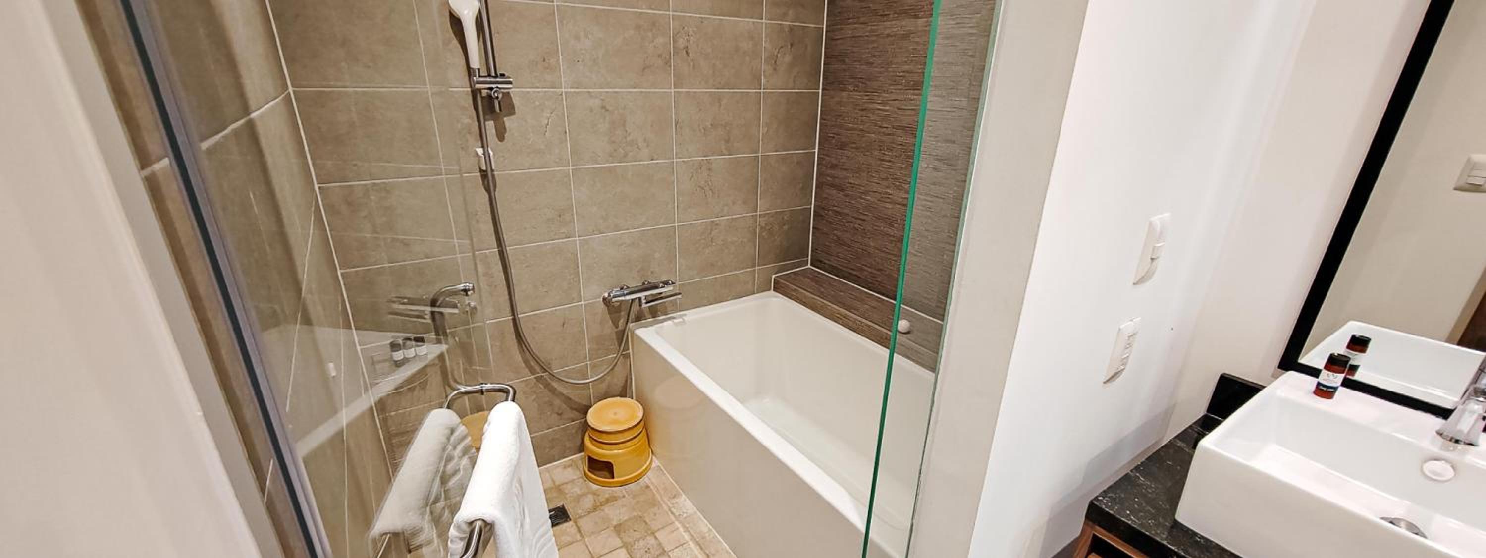 Two-Bedroom Suite - Photo 5