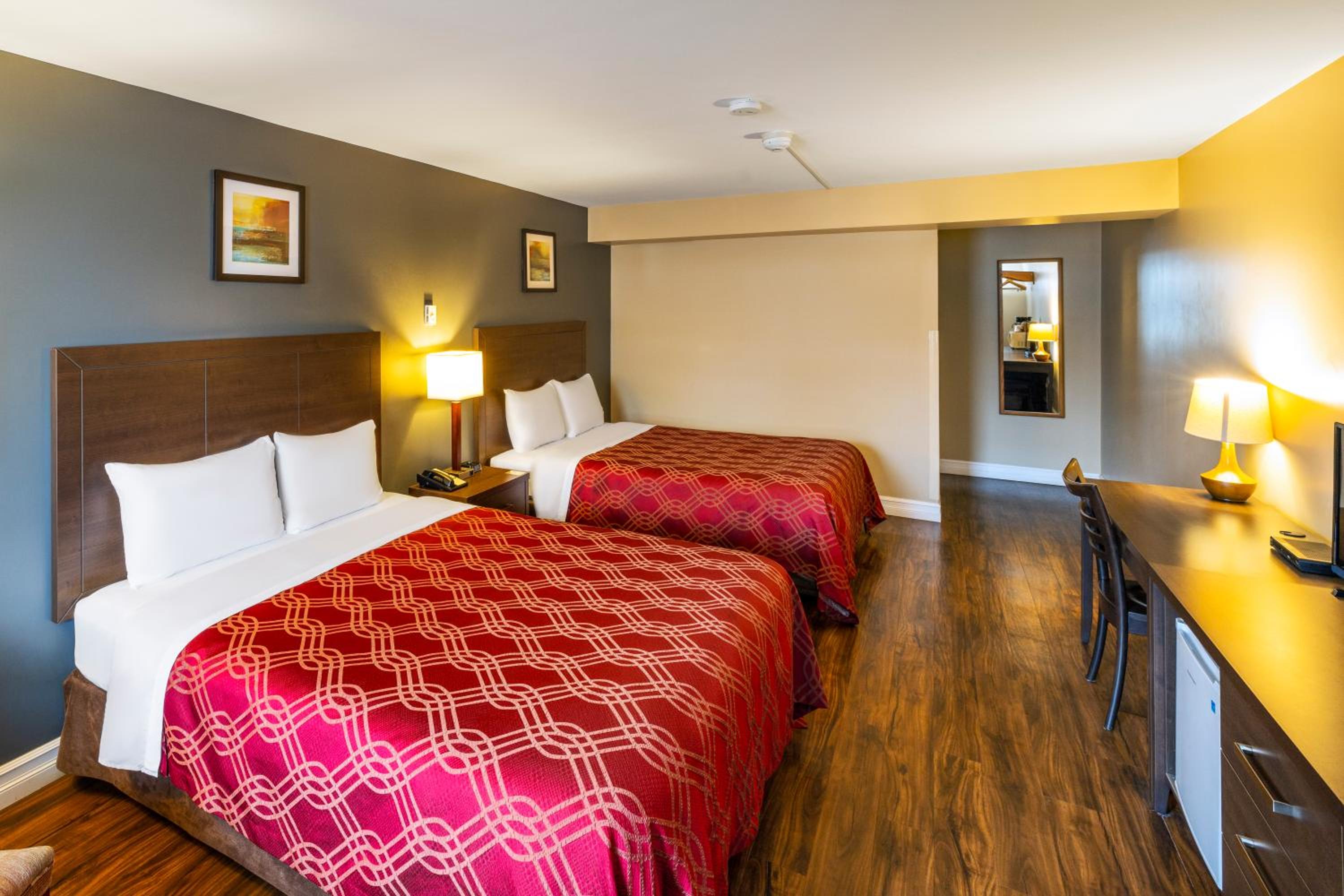 Queen Room With Two Queen Beds - Non-Smoking (Ground Floor)