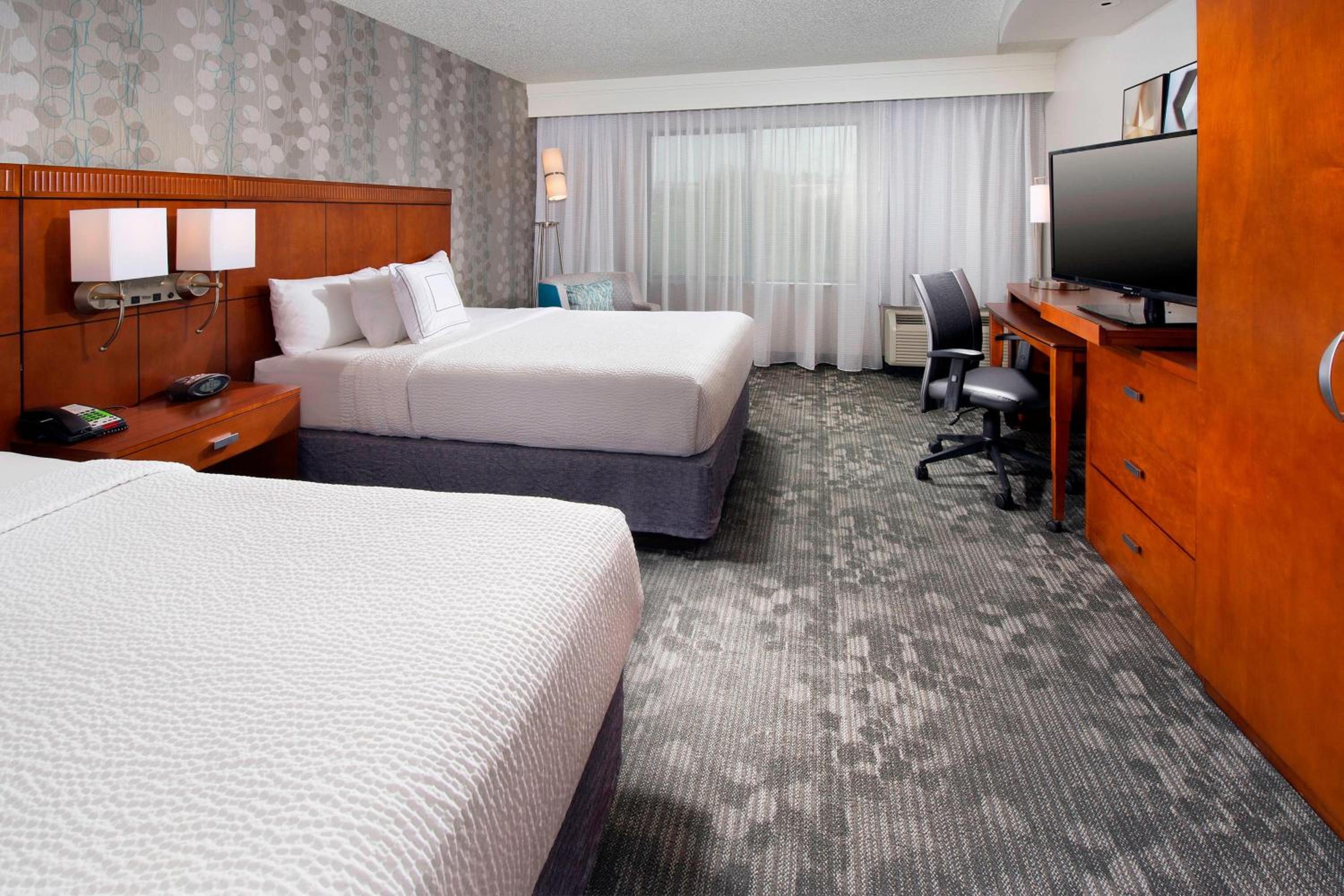 Queen Room with Two Queen Beds - Photo 1