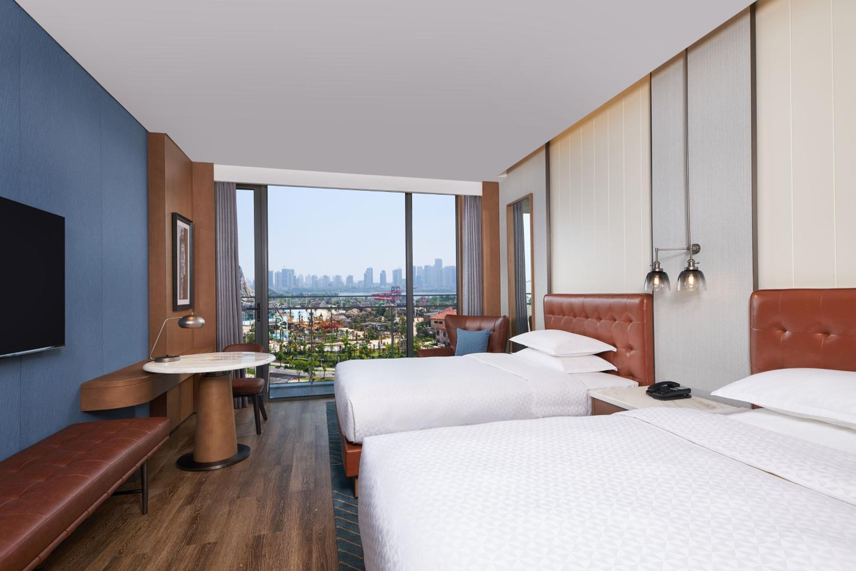 Comfort Double Room with Two Double Beds and Balcony - Photo 3