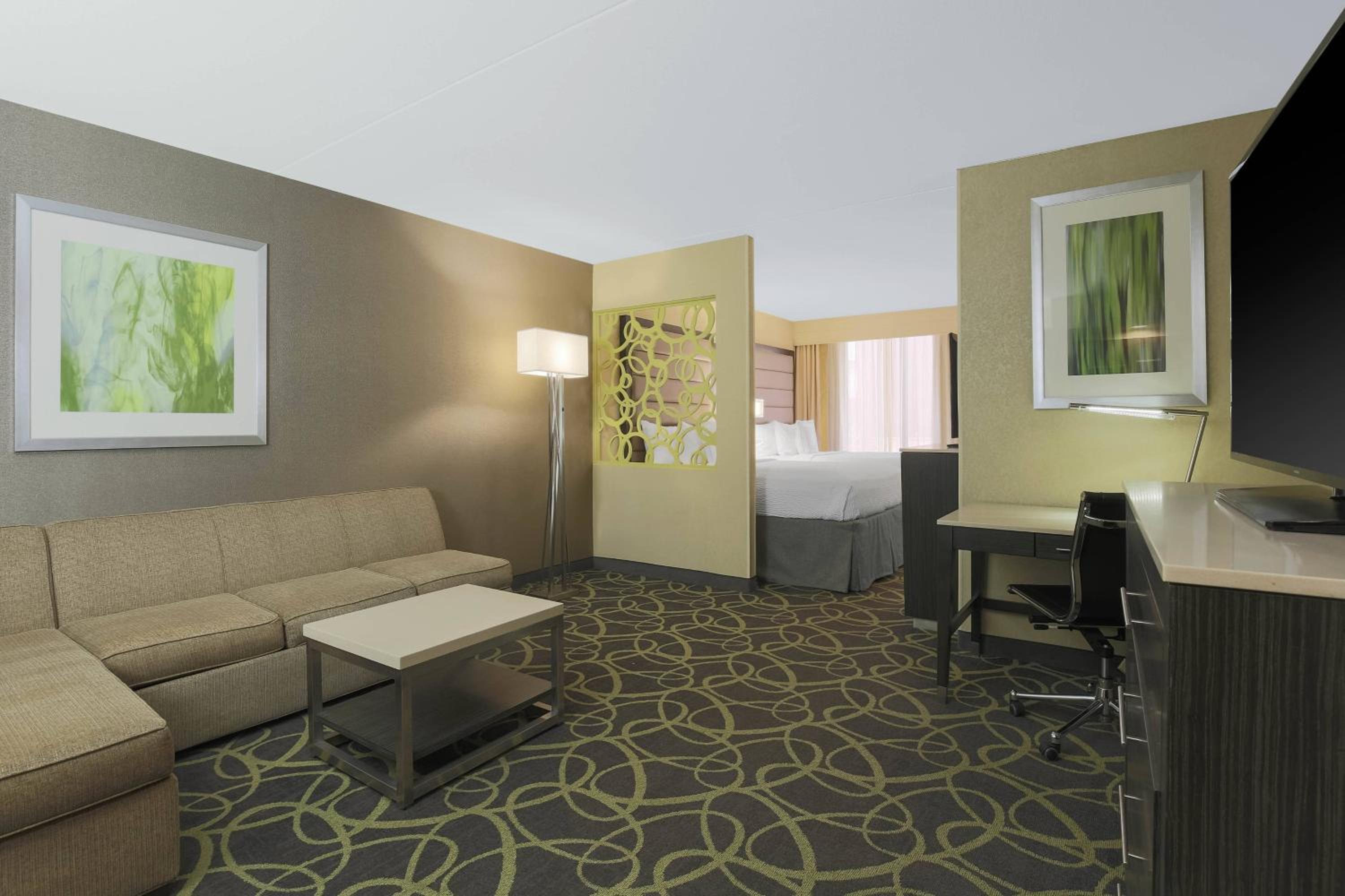 Large Executive Suite with Two Double Beds and Sofa Bed - Photo 1