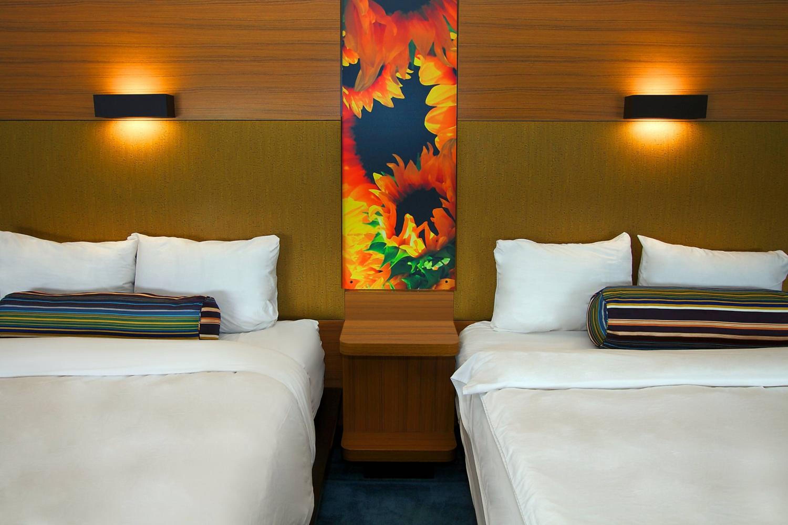 Aloft, Guest room, 2 Queen - Photo 2